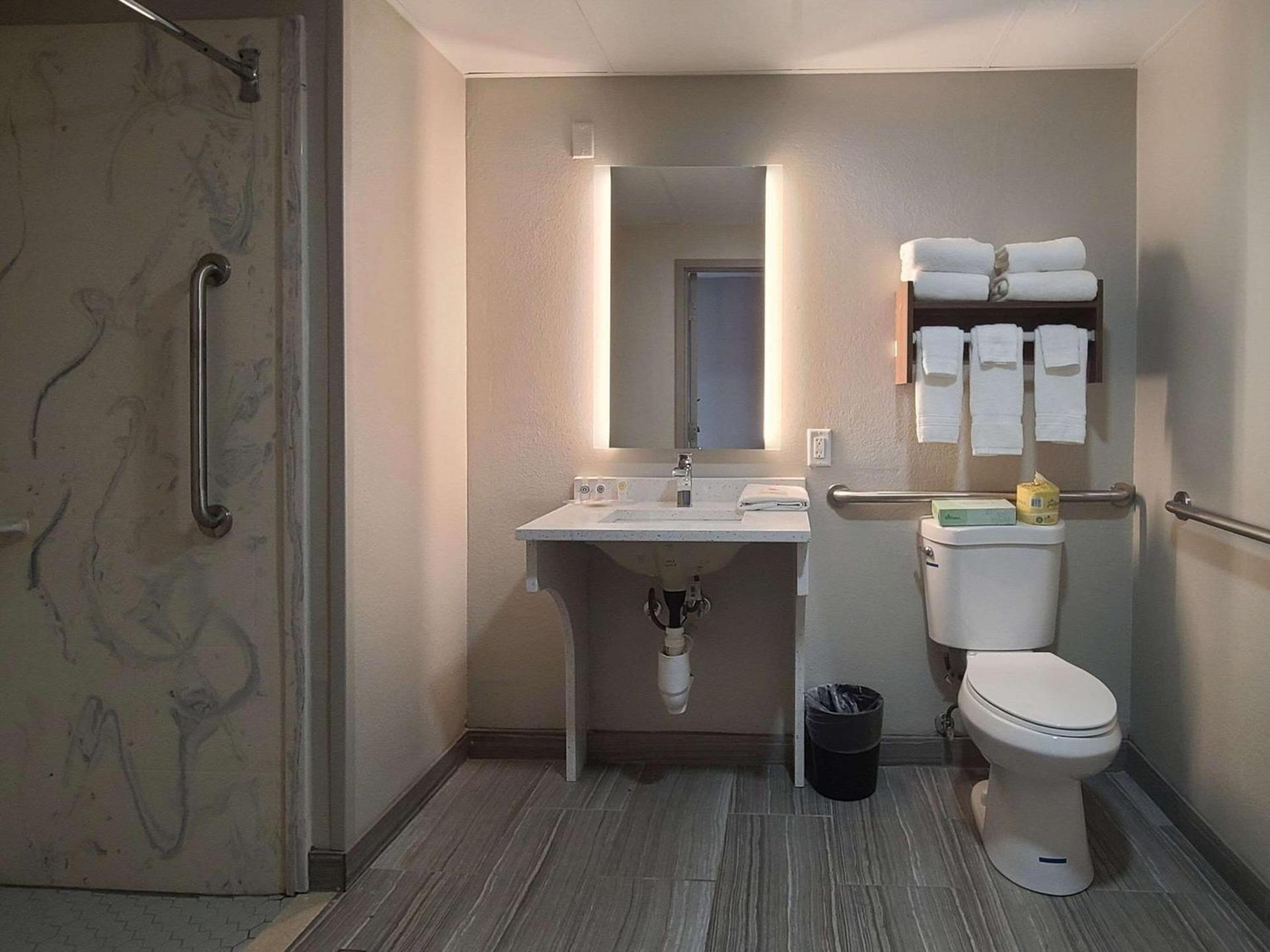 Comfort Inn Boston Milford photo 11