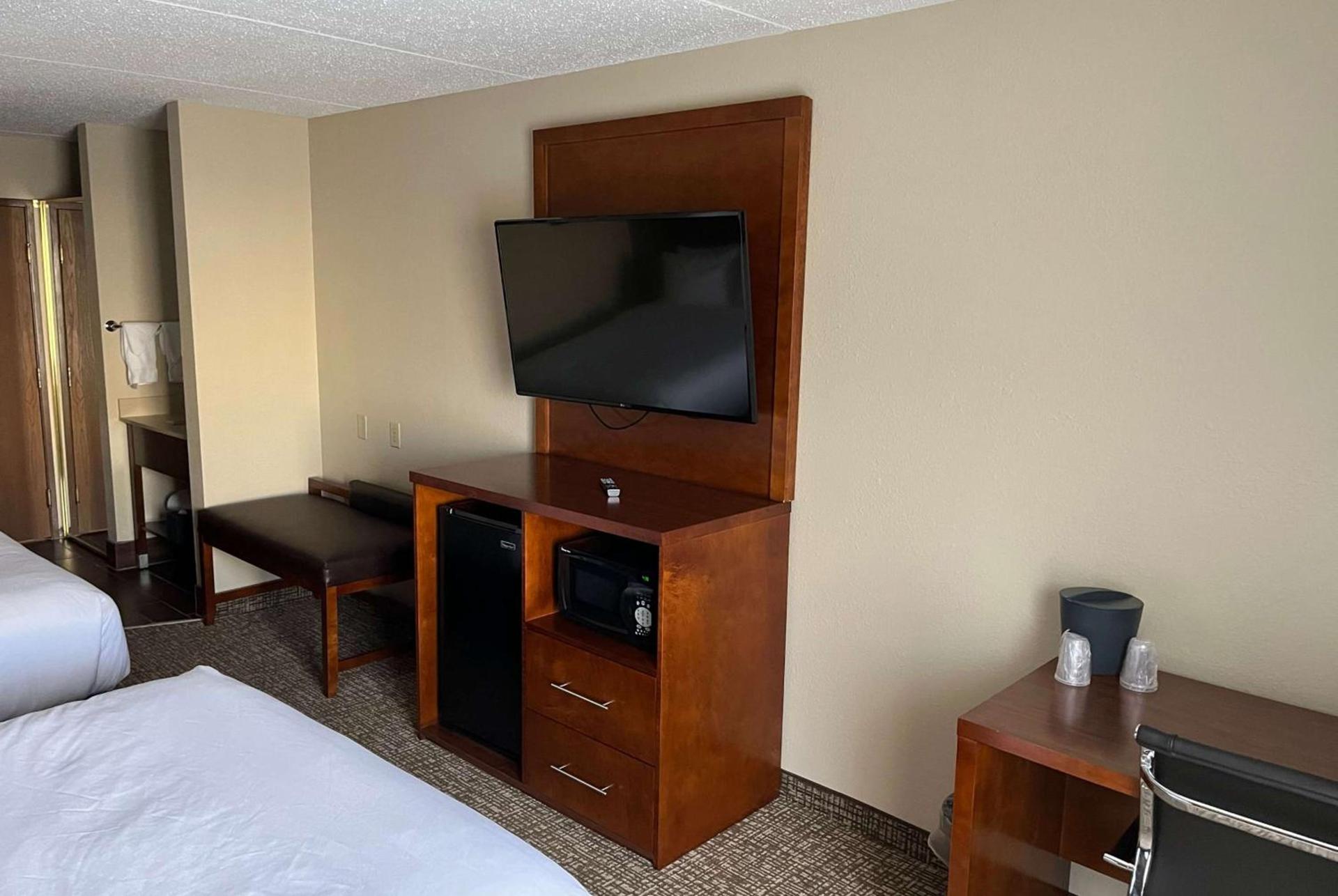 Wingate by Wyndham Clearfield photo 11