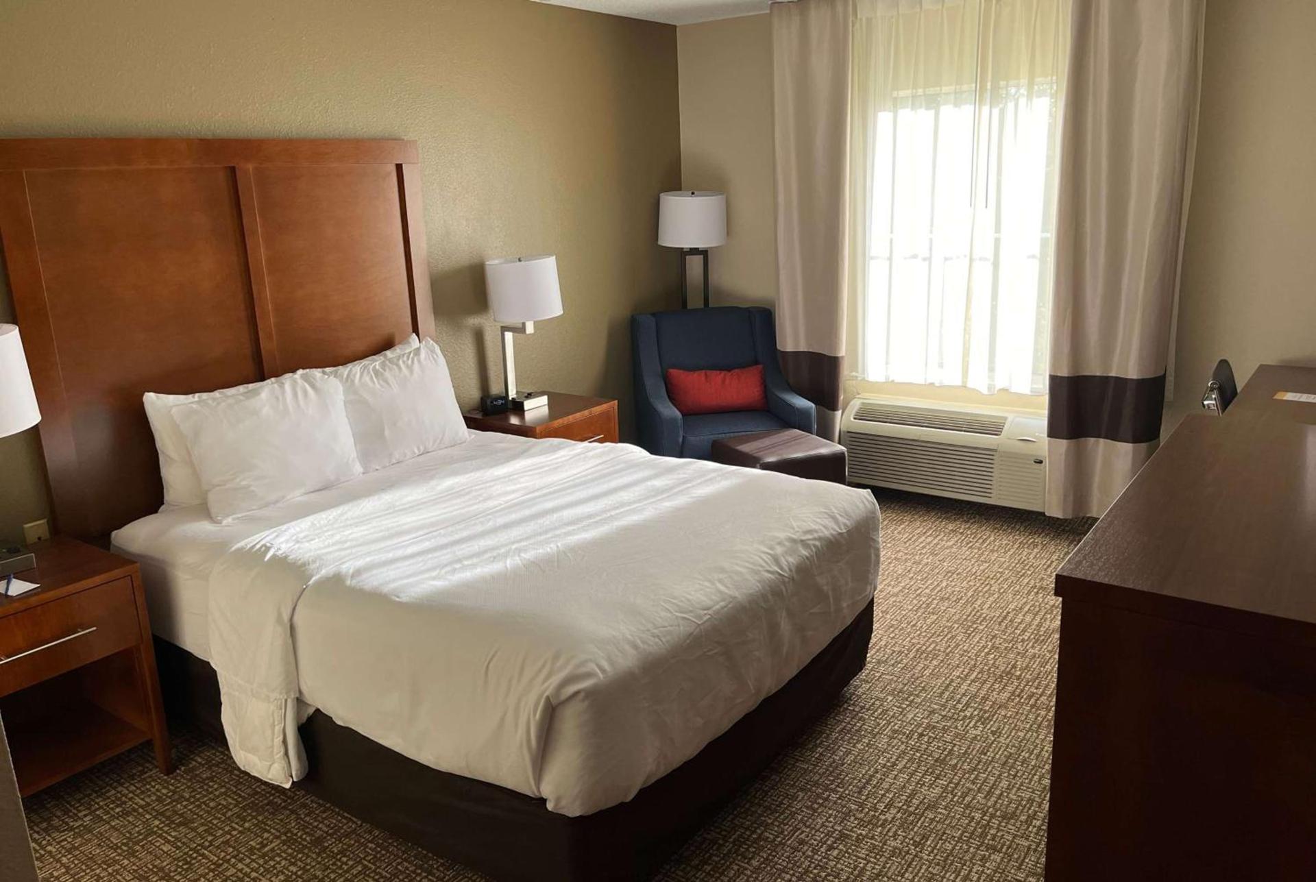 Wingate by Wyndham Clearfield photo 17