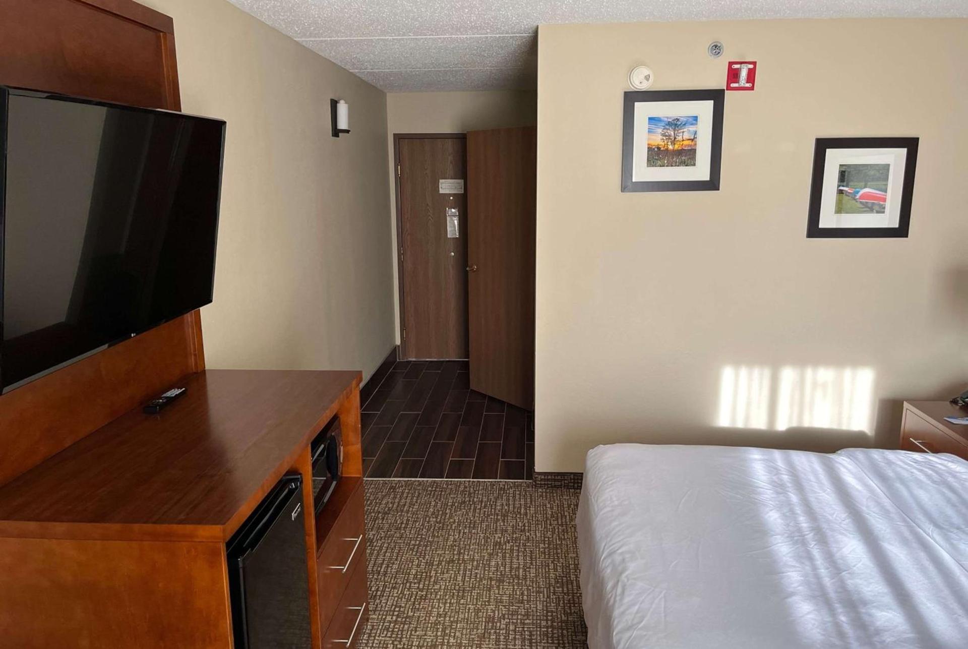 Wingate by Wyndham Clearfield photo 12