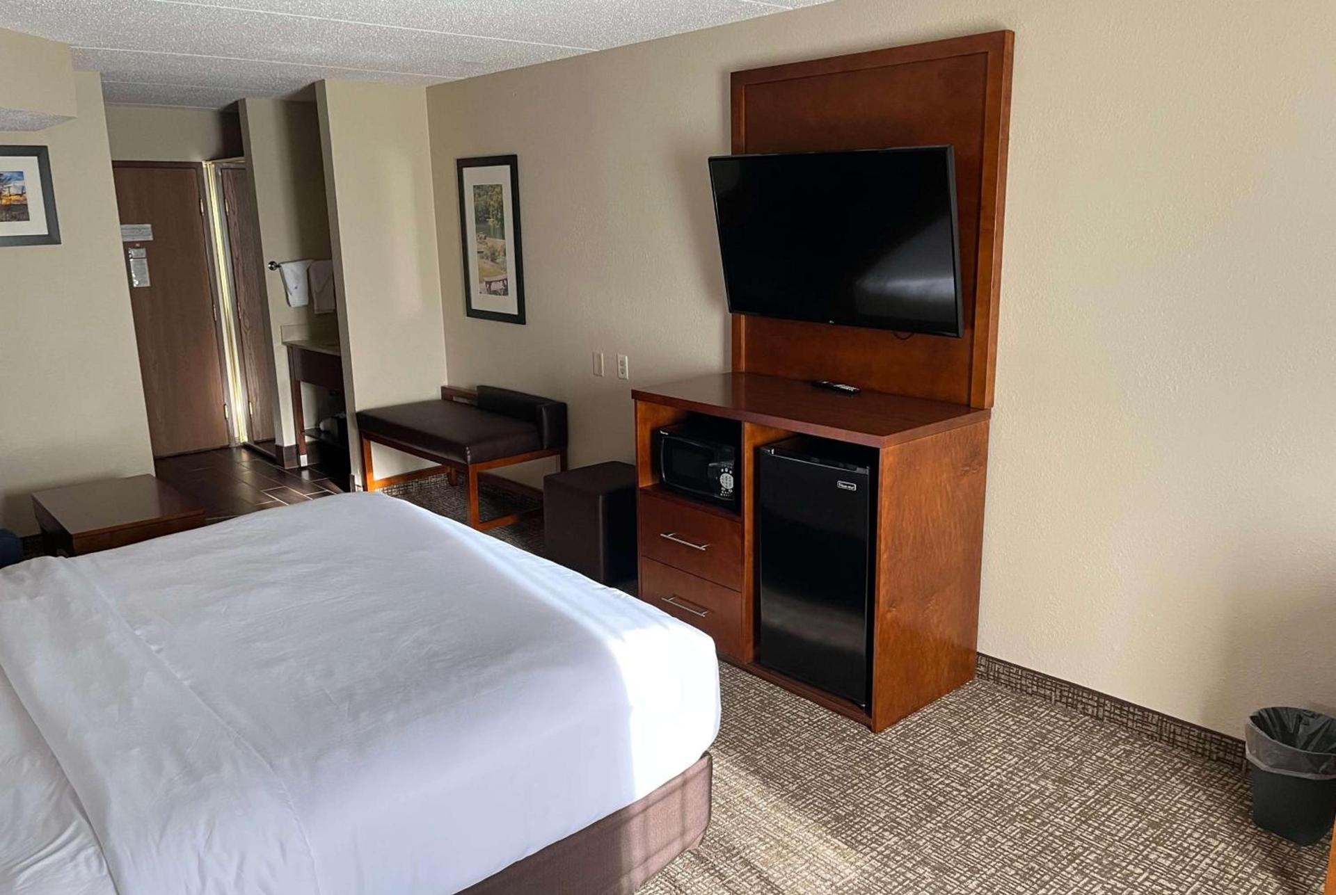 Wingate by Wyndham Clearfield photo 13