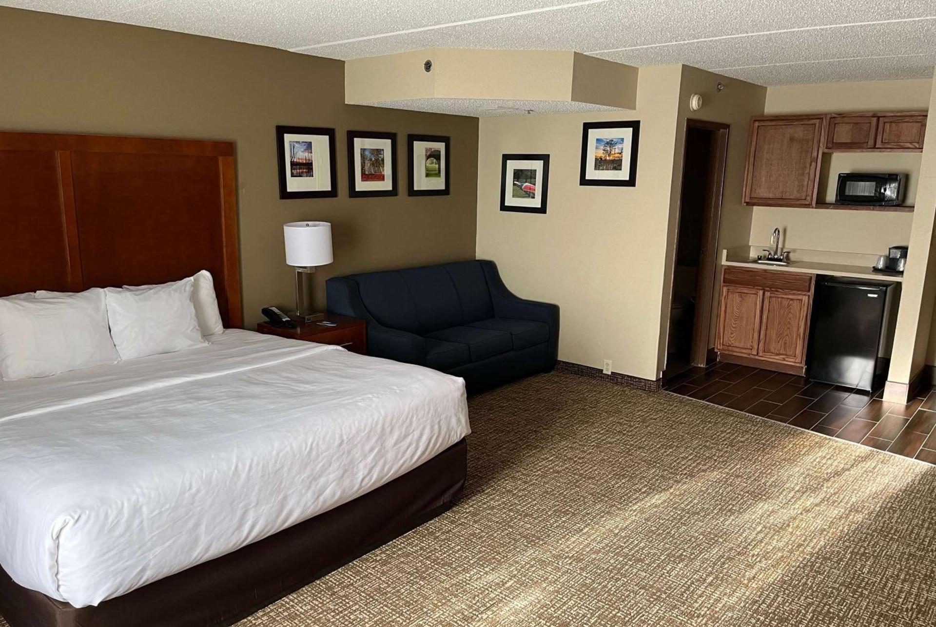 Wingate by Wyndham Clearfield photo 14