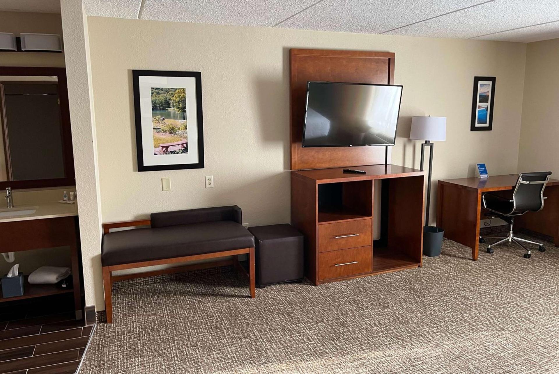 Wingate by Wyndham Clearfield photo 15