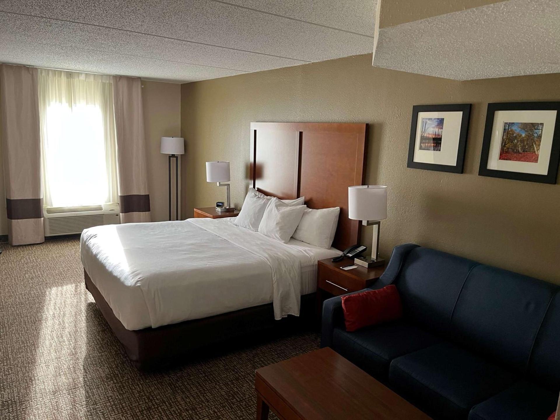 Wingate by Wyndham Clearfield photo 16