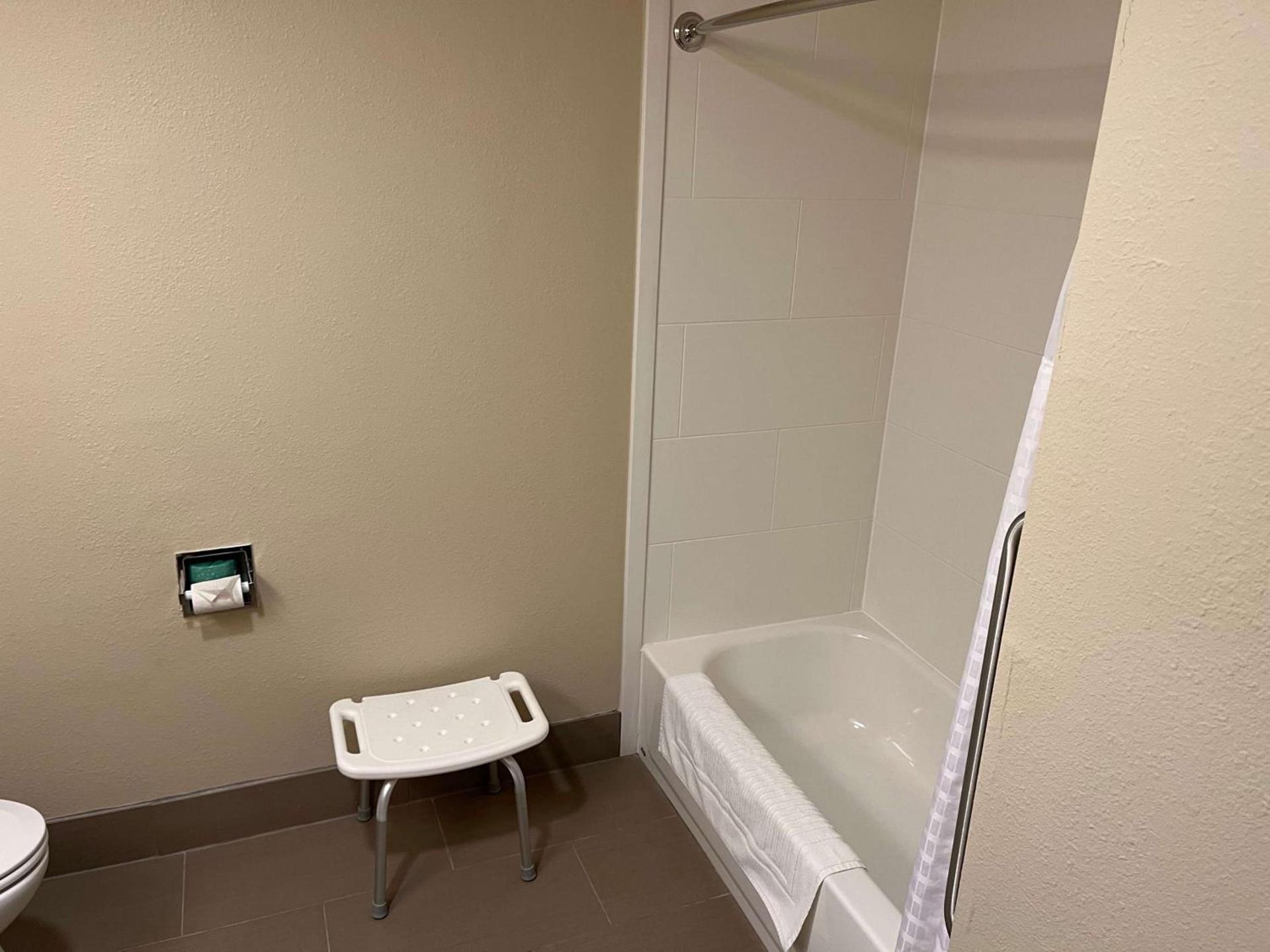 Wingate by Wyndham Clearfield photo 18