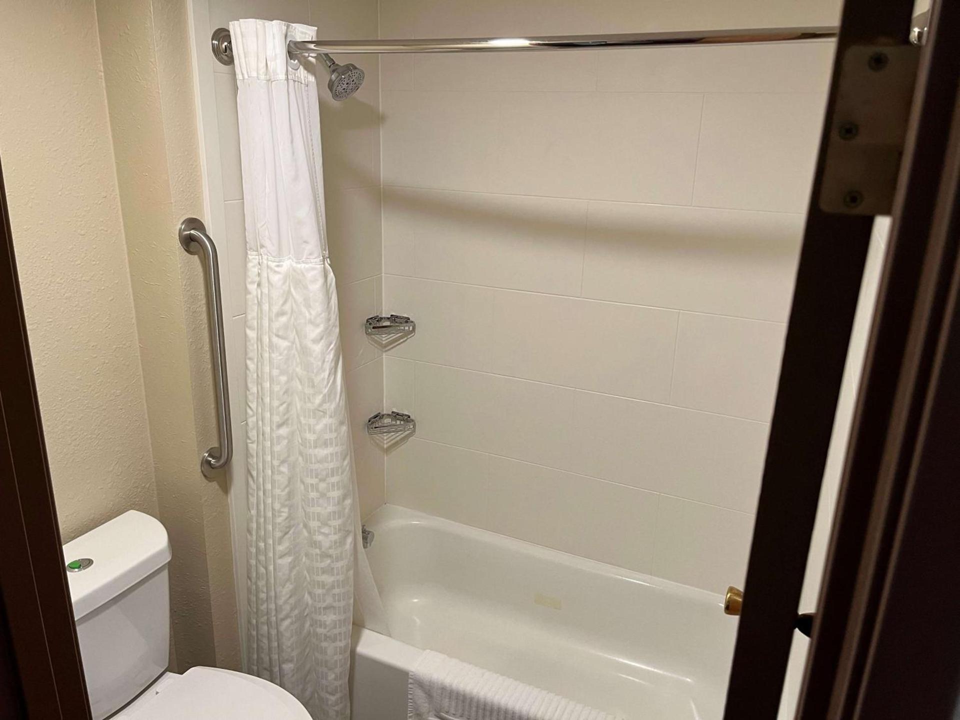 Wingate by Wyndham Clearfield photo 20