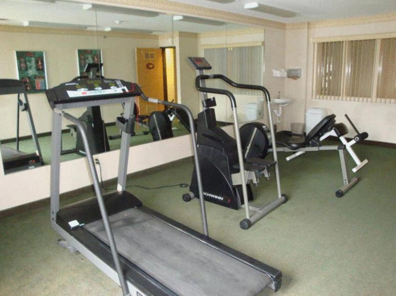 Syracuse Inn and Suites photo 2