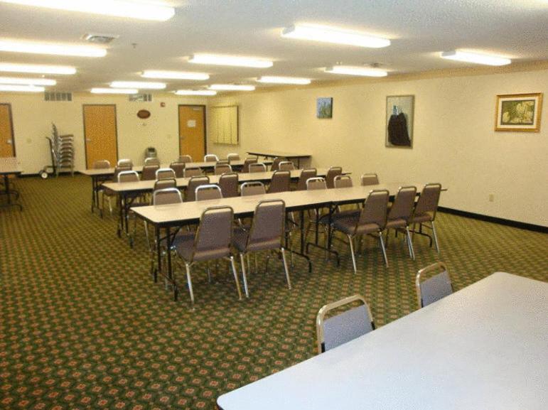 Syracuse Inn and Suites photo 9
