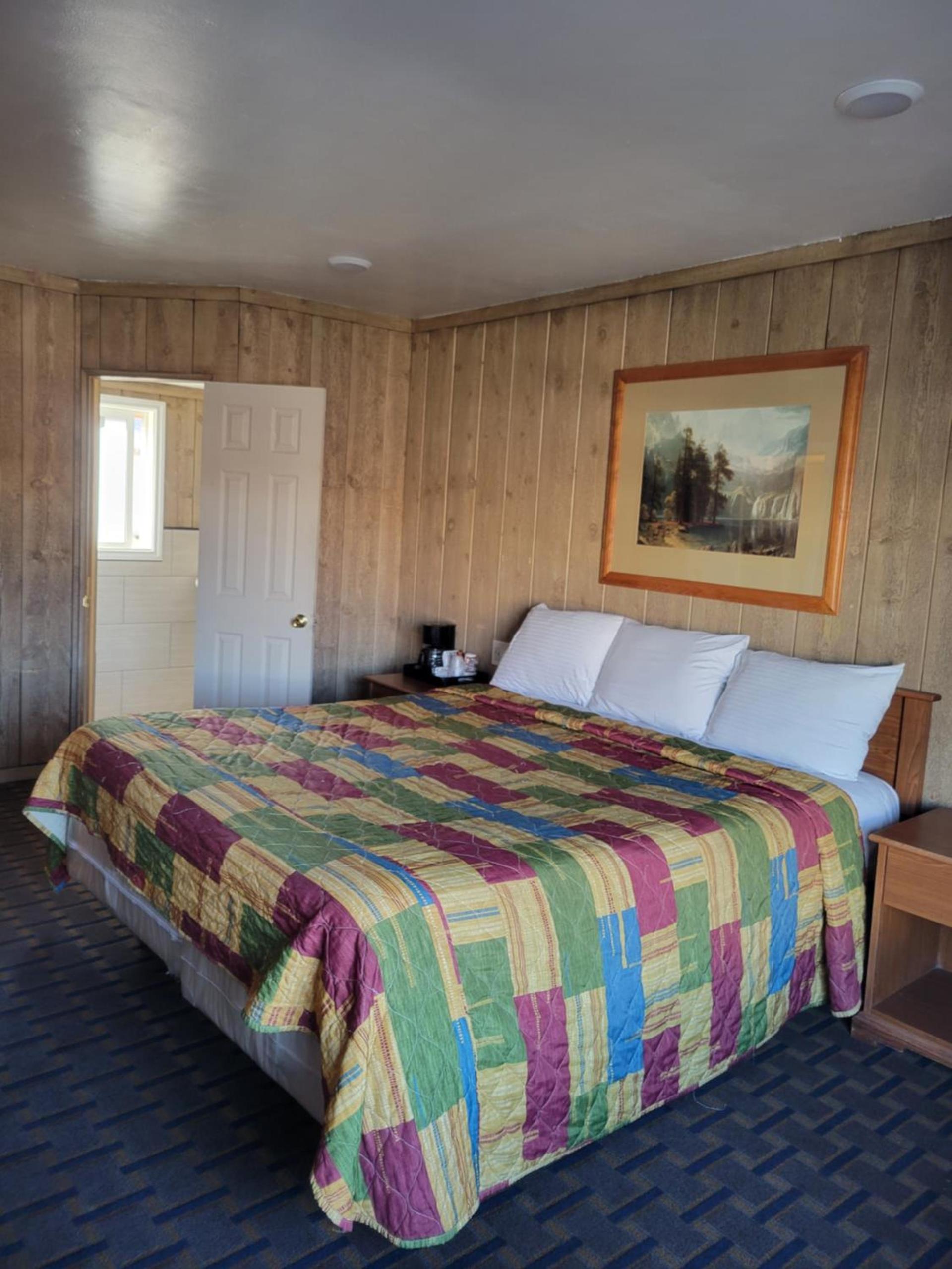 Townhouse Motel photo 21