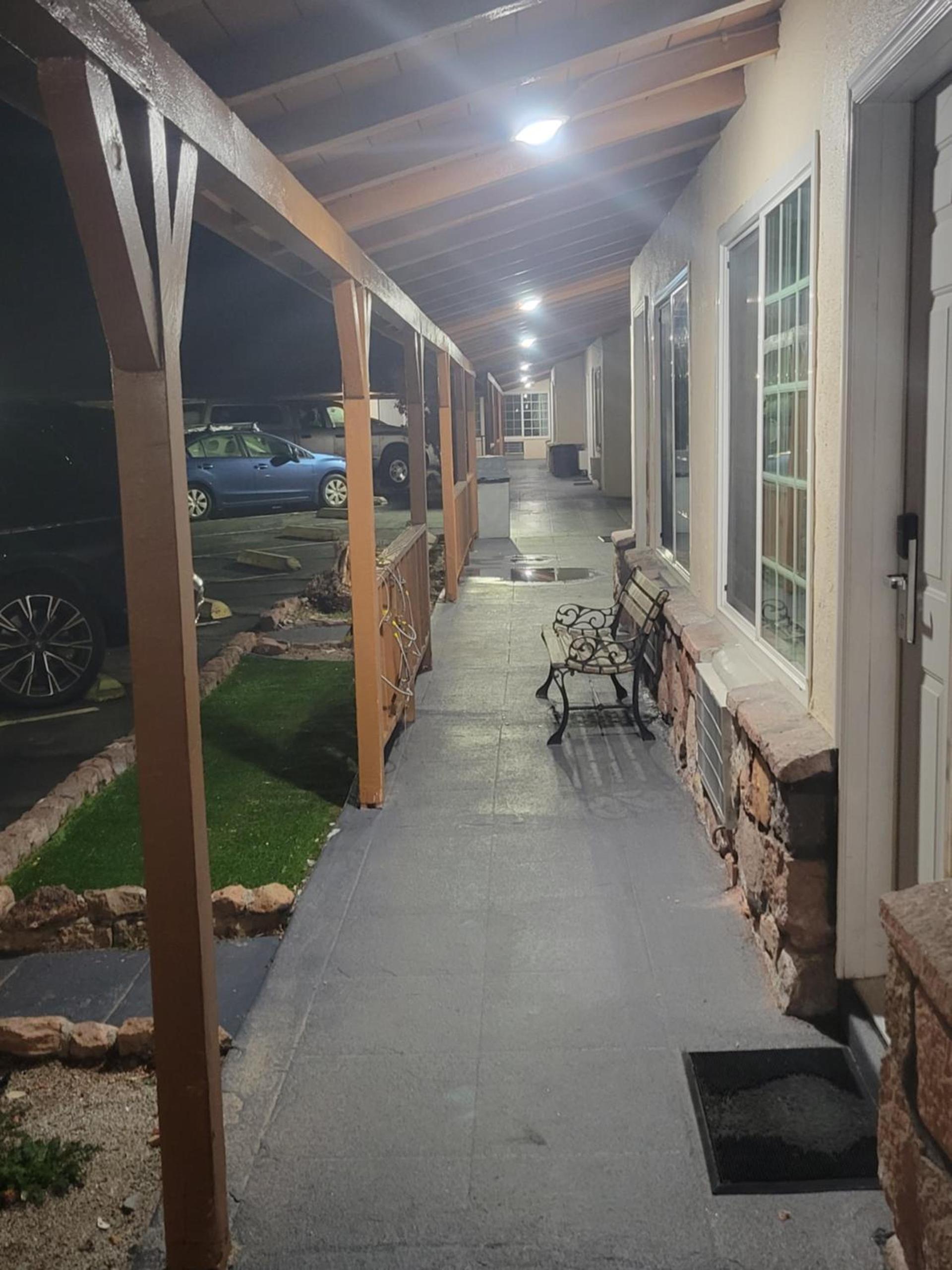Townhouse Motel photo 8