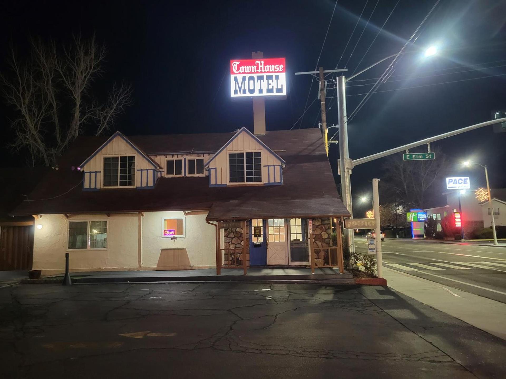 Townhouse Motel photo 4