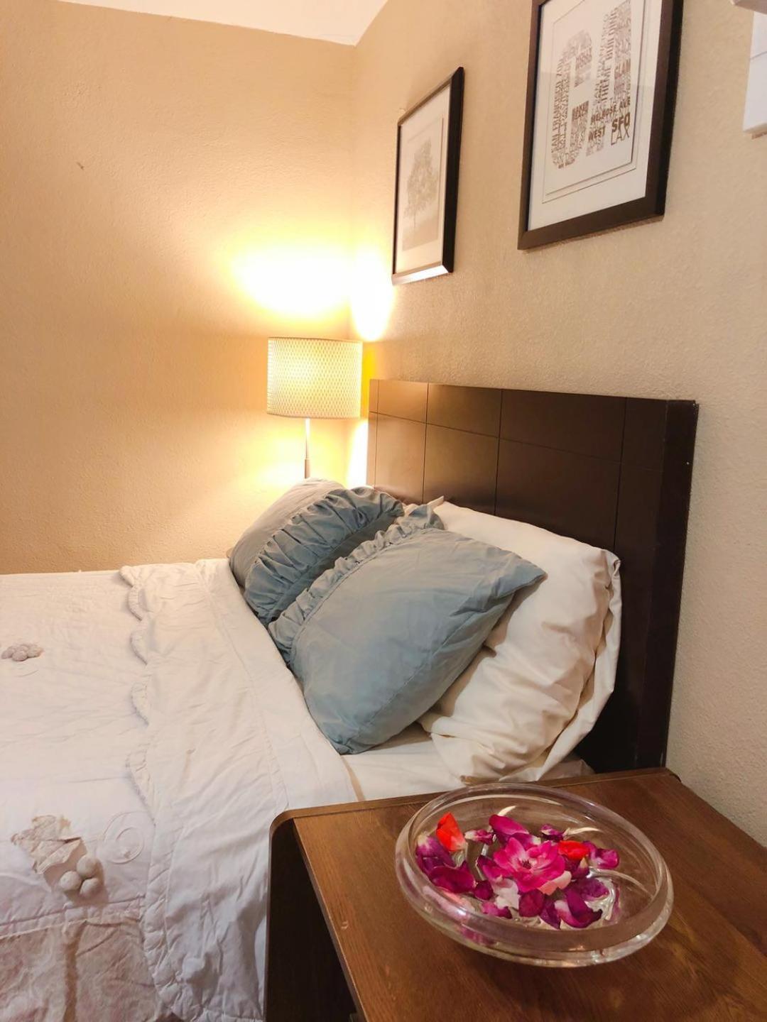 Royal Inn and Suites photo 11