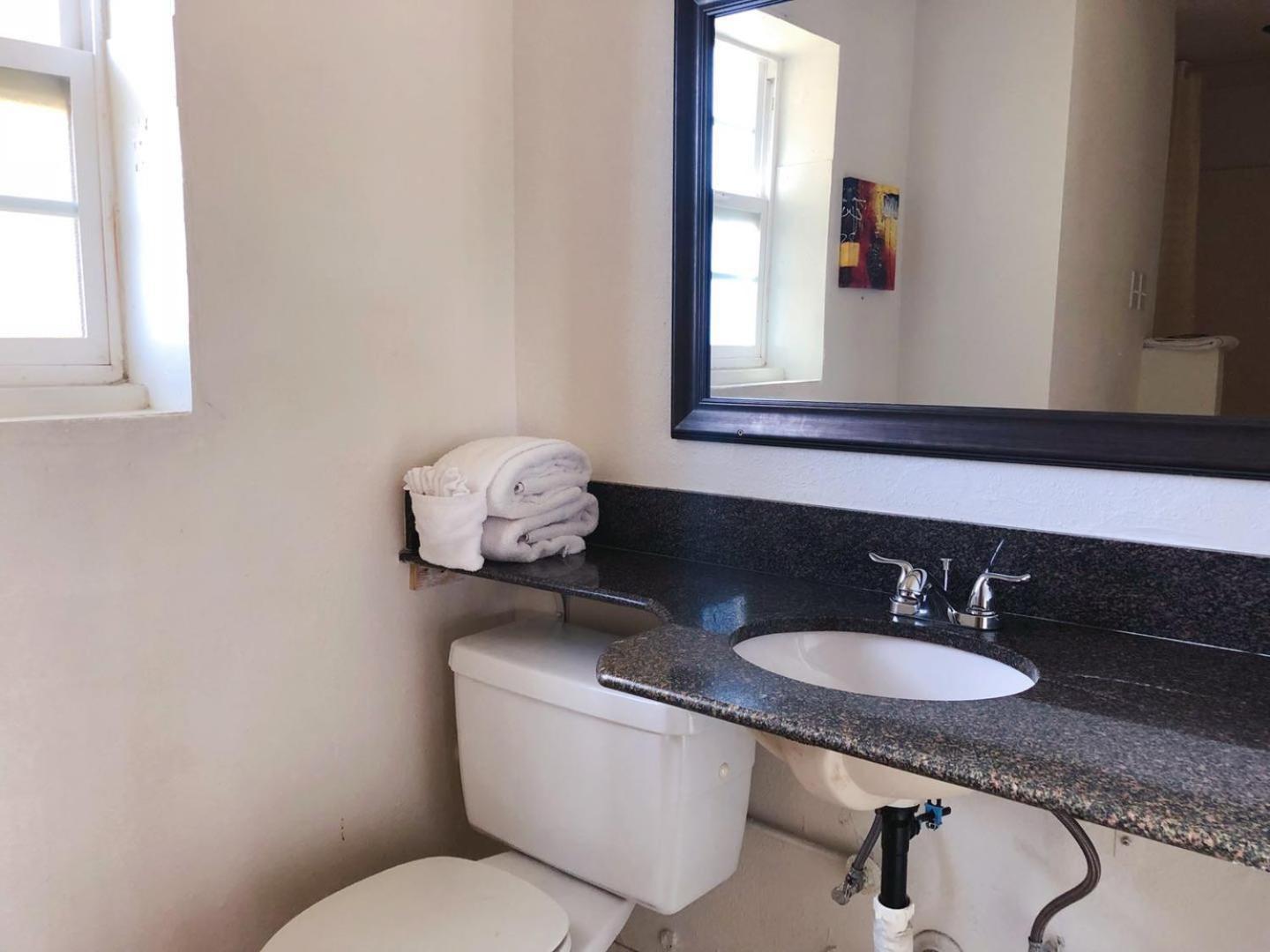 Royal Inn and Suites photo 21