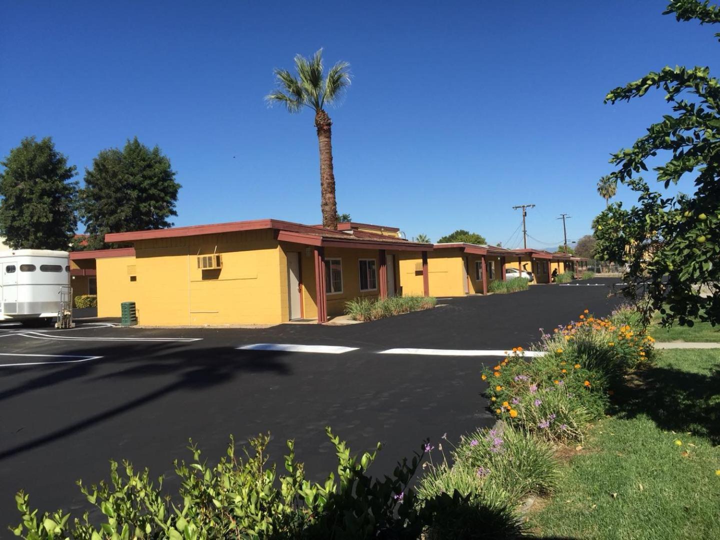 Royal Inn and Suites photo 23