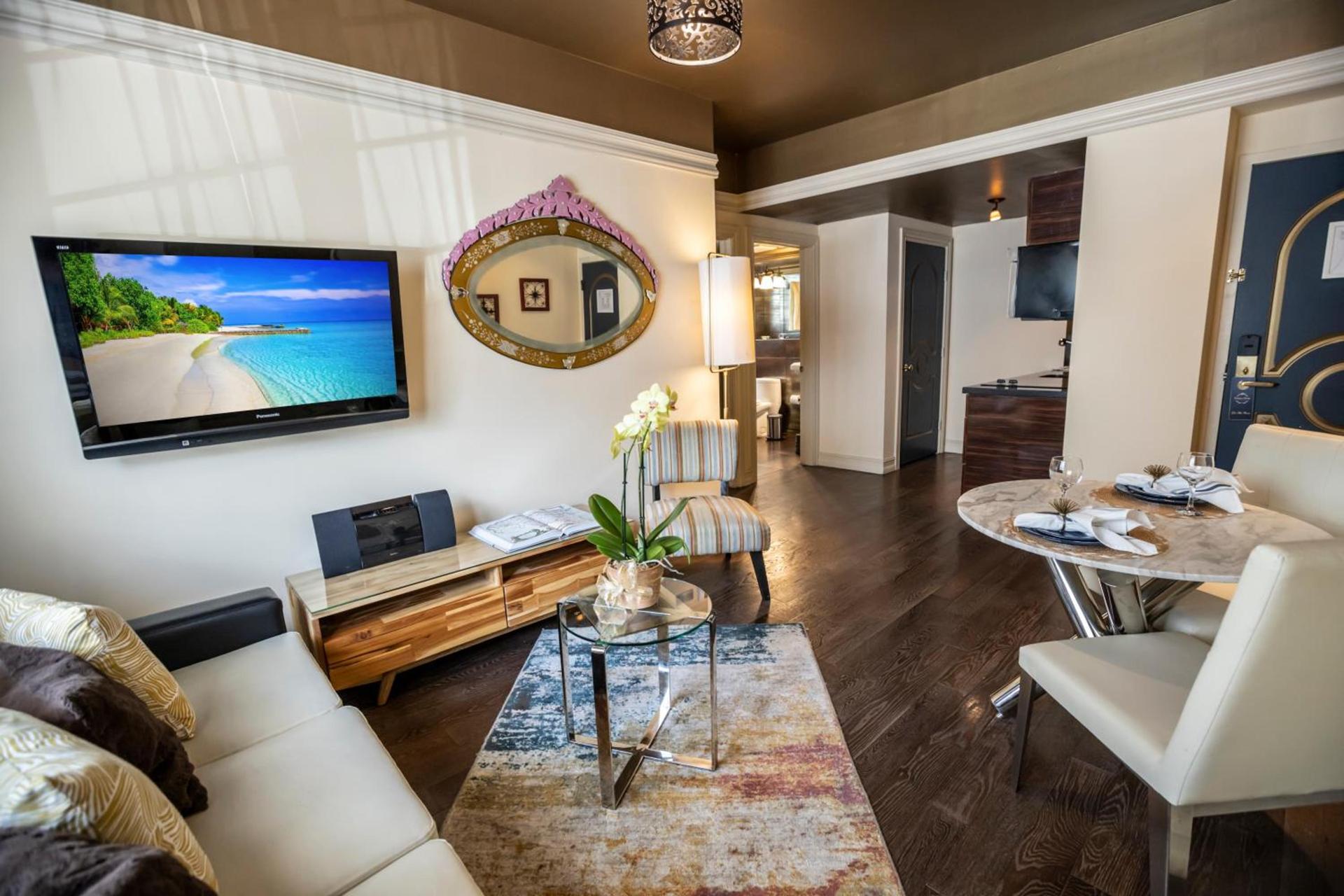 Riviera Suites photo 21