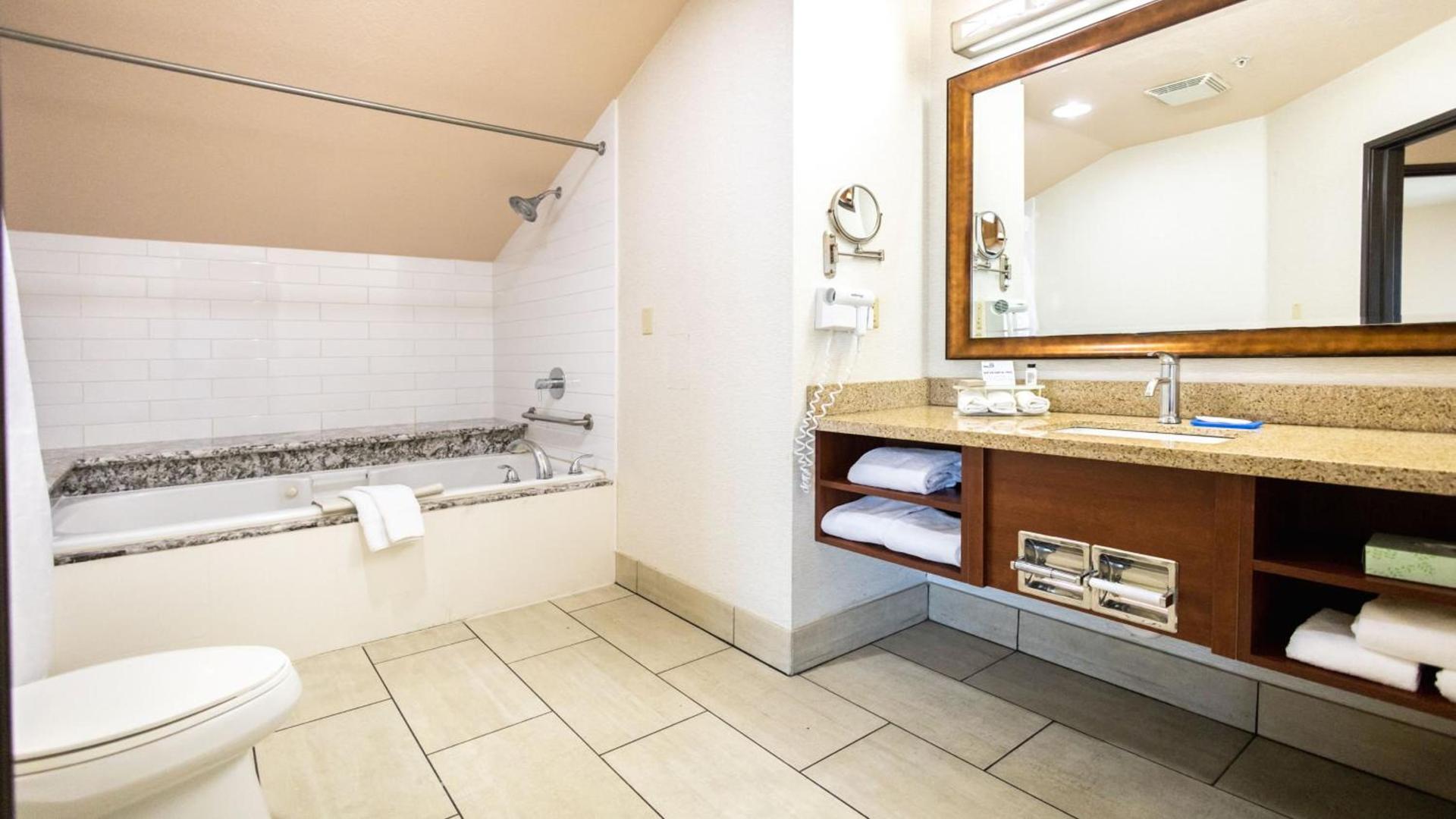 Holiday Inn Express Berkeley by IHG photo 58