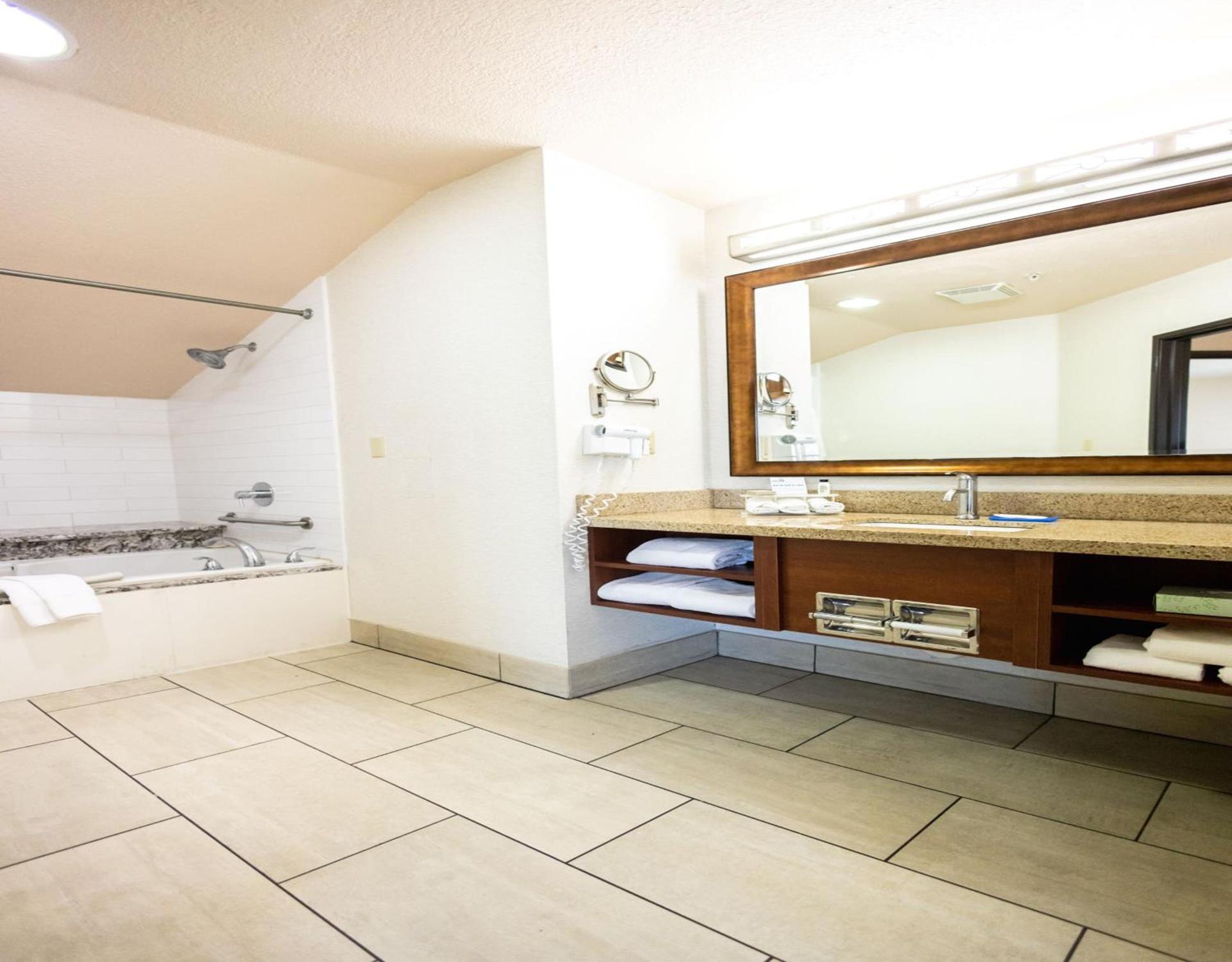Holiday Inn Express Berkeley by IHG photo 57