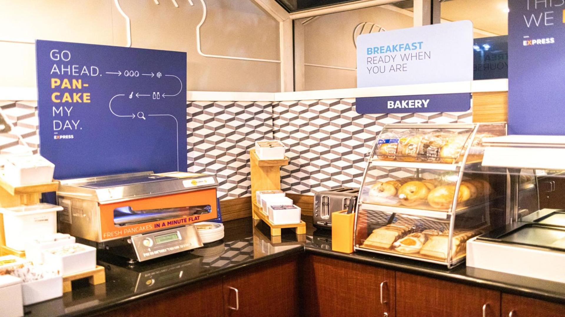 Holiday Inn Express Berkeley by IHG photo 90