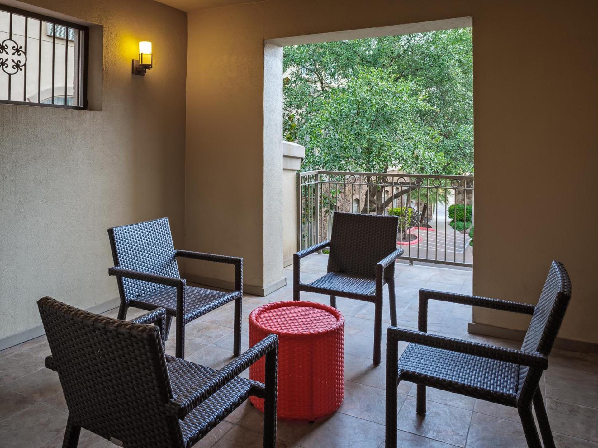 Hotel Indigo San Antonio Riverwalk by IHG photo 3