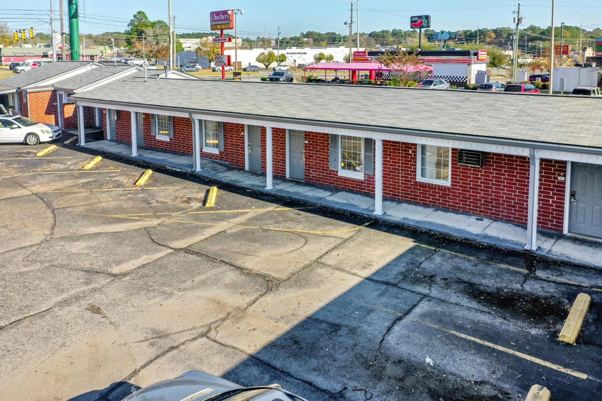 Adams Inn photo 26
