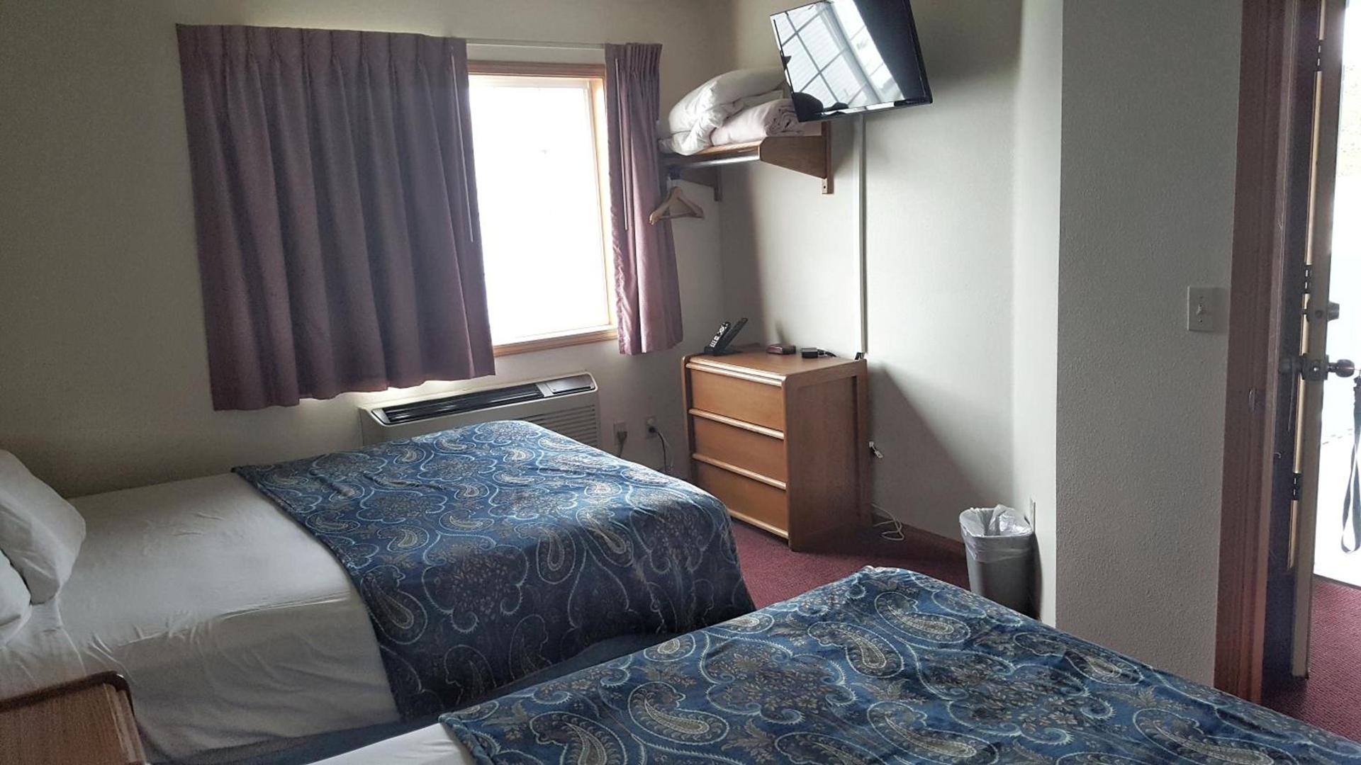 Hillcrest Inn photo 75