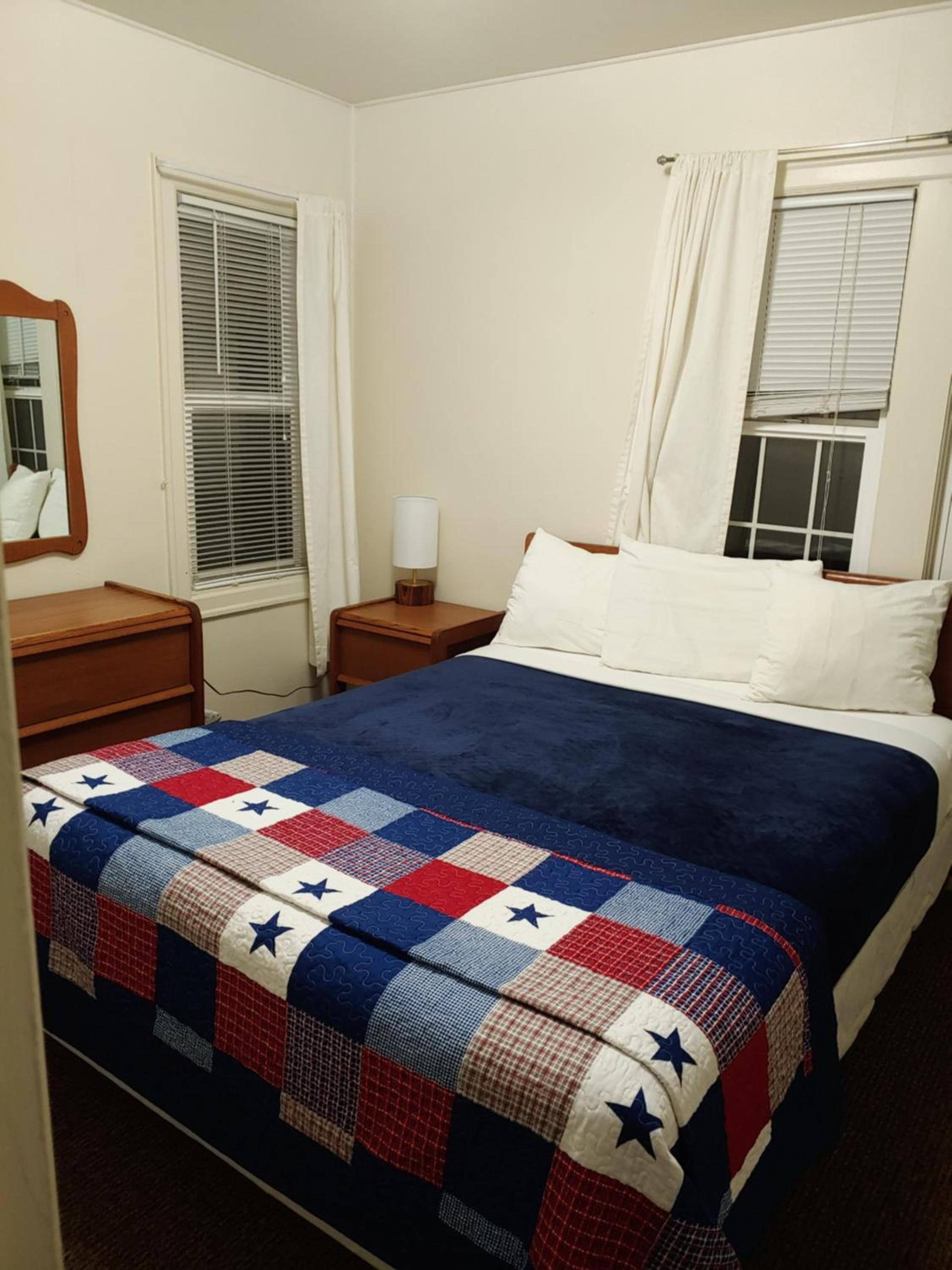 Hillcrest Inn photo 78