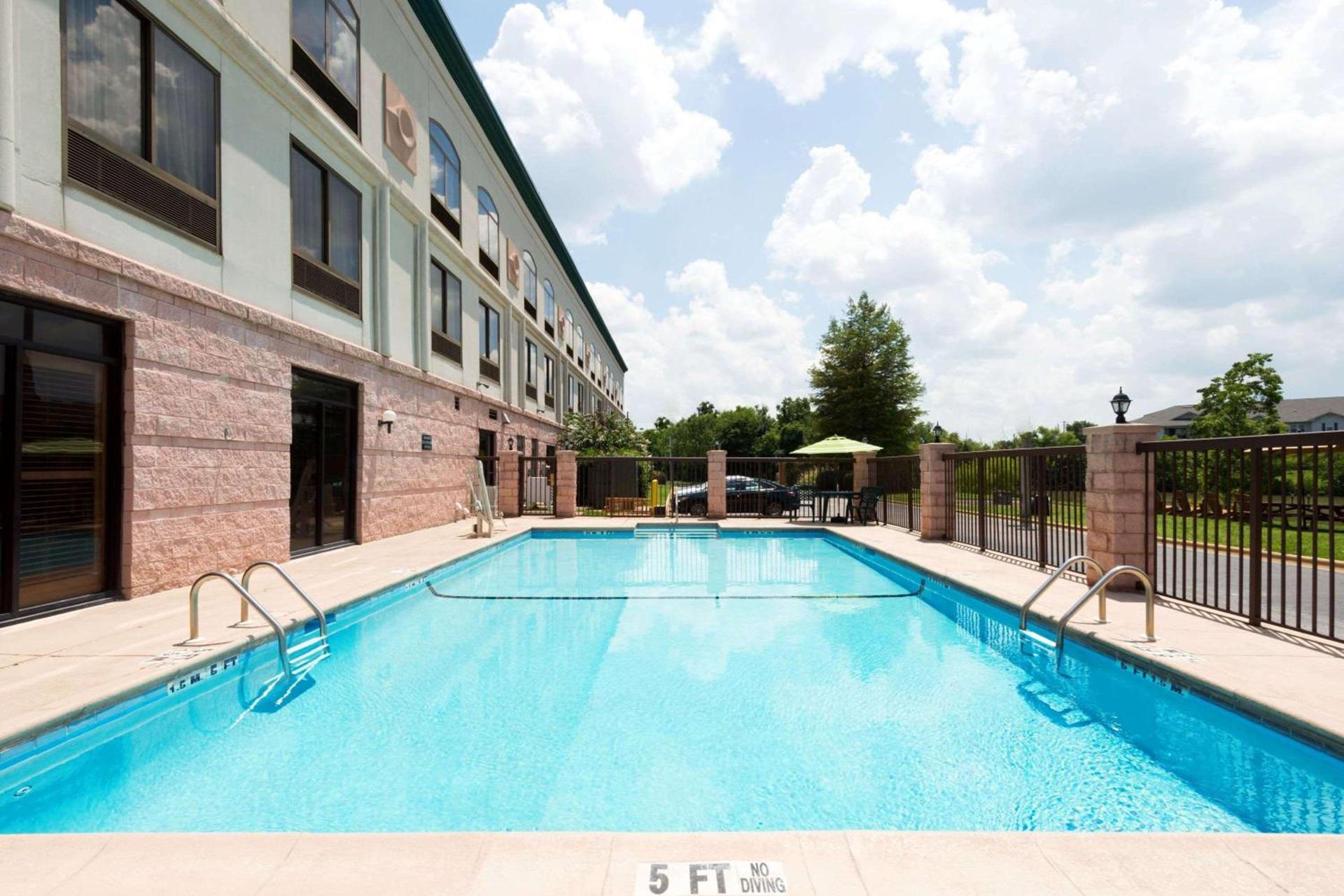 Wingate By Wyndham Montgomery photo 7