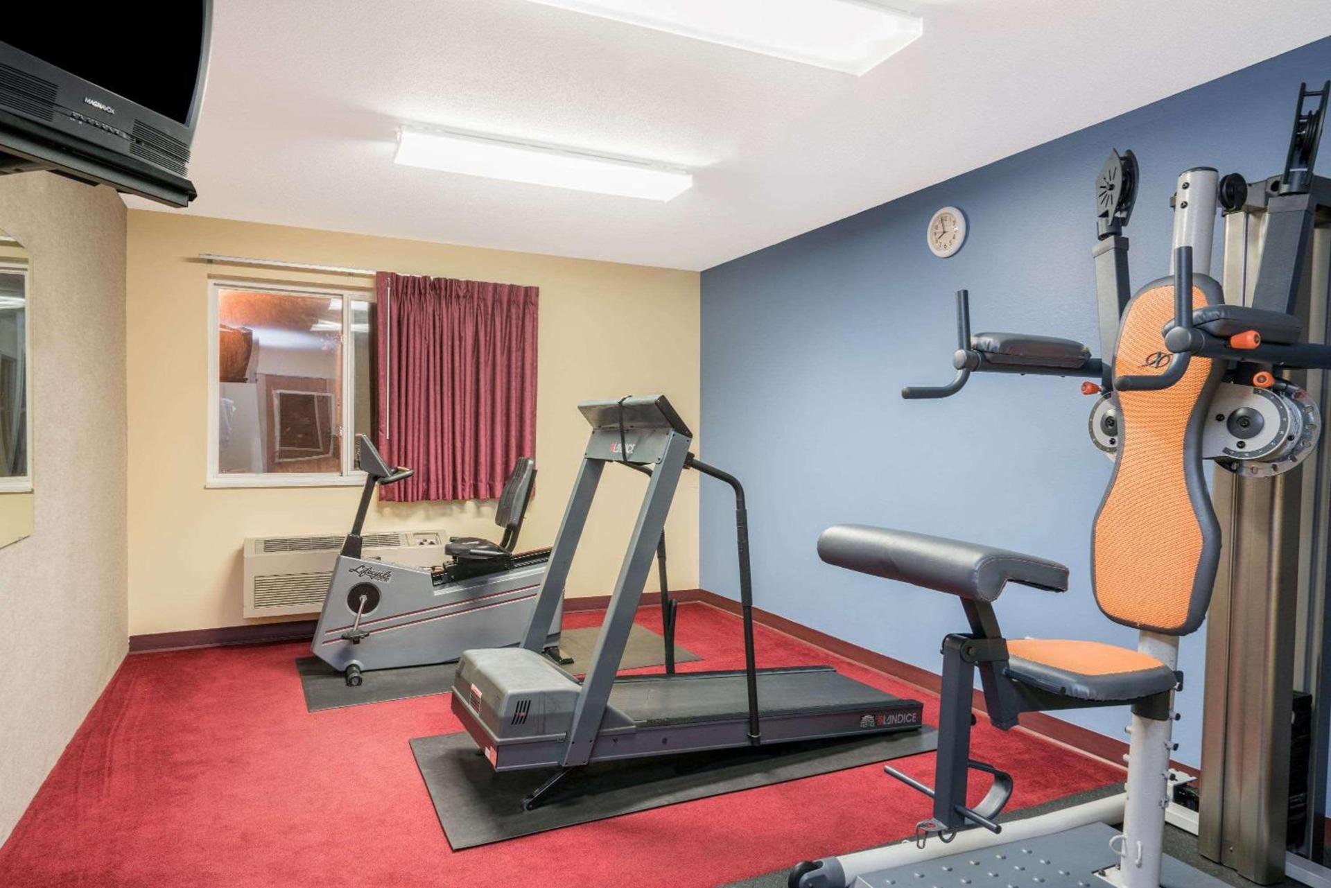Days Inn by Wyndham West-Eau Claire photo 2