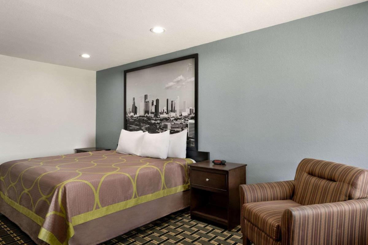 Super 8 by Wyndham Houston/Dtwn/I-610 photo 28