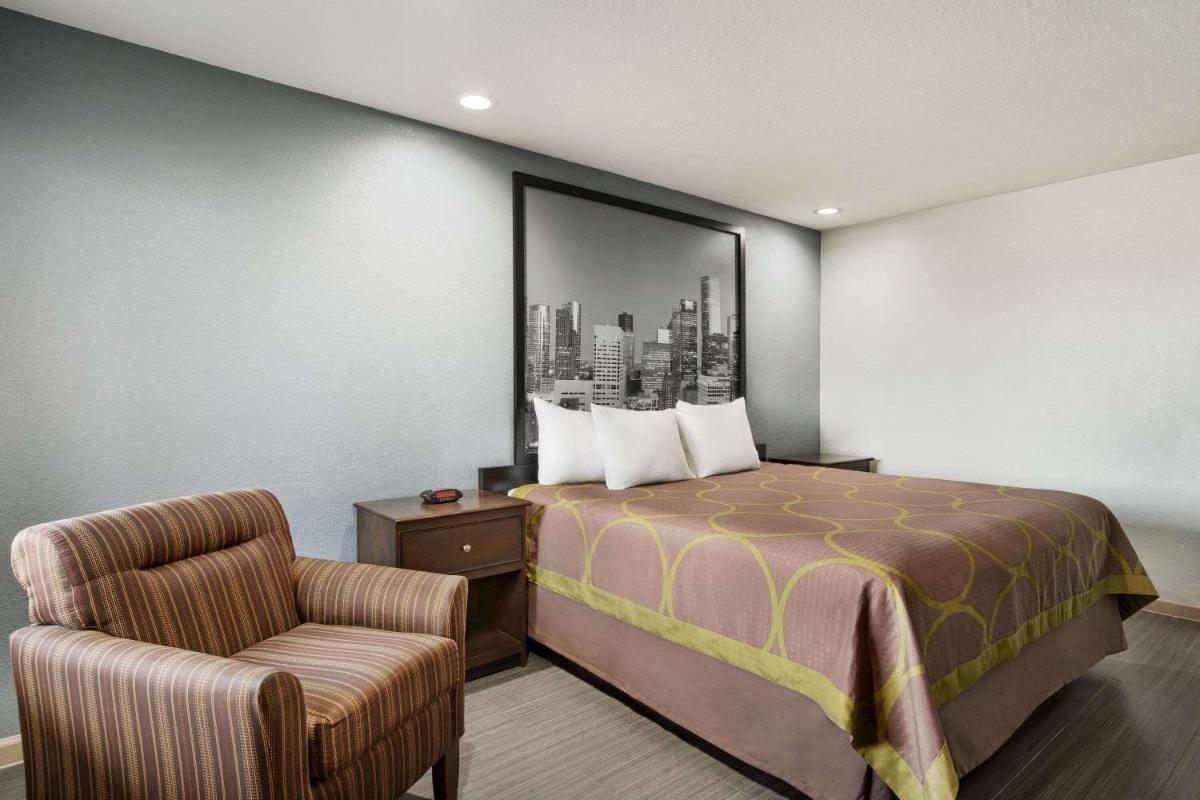 Super 8 by Wyndham Houston/Dtwn/I-610 photo 25