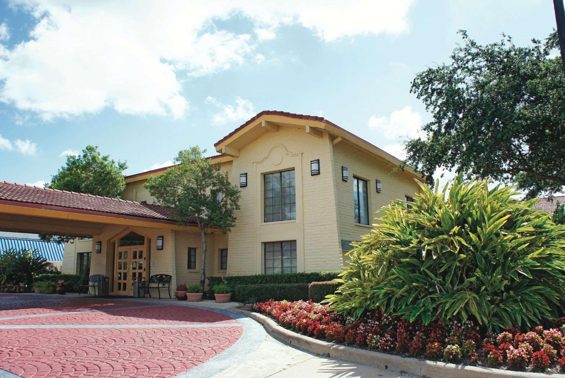 Baymont by Wyndham Houston La Porte photo 3