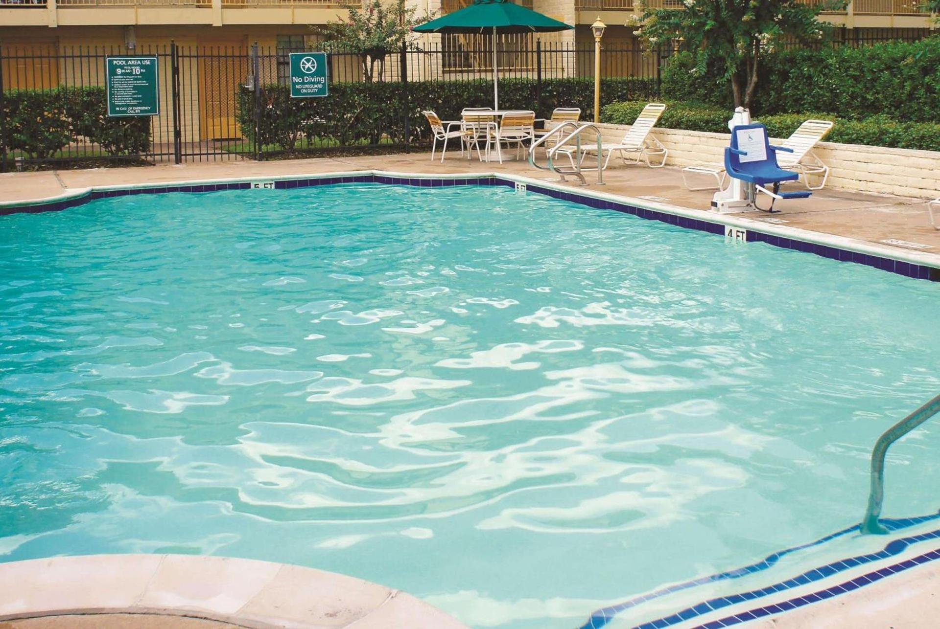 Baymont by Wyndham Houston La Porte photo 7