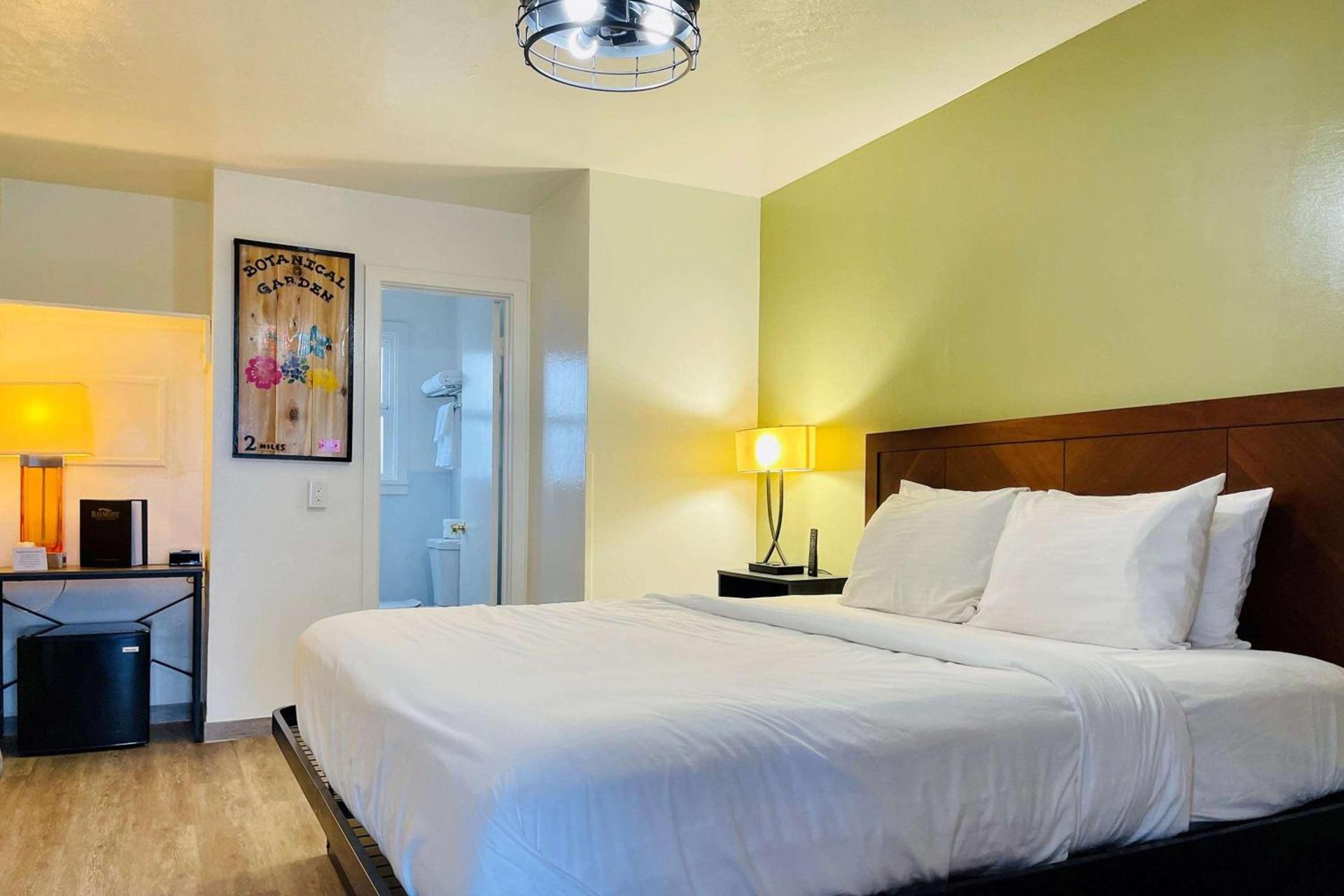 Baymont by Wyndham Fort Bragg photo 6