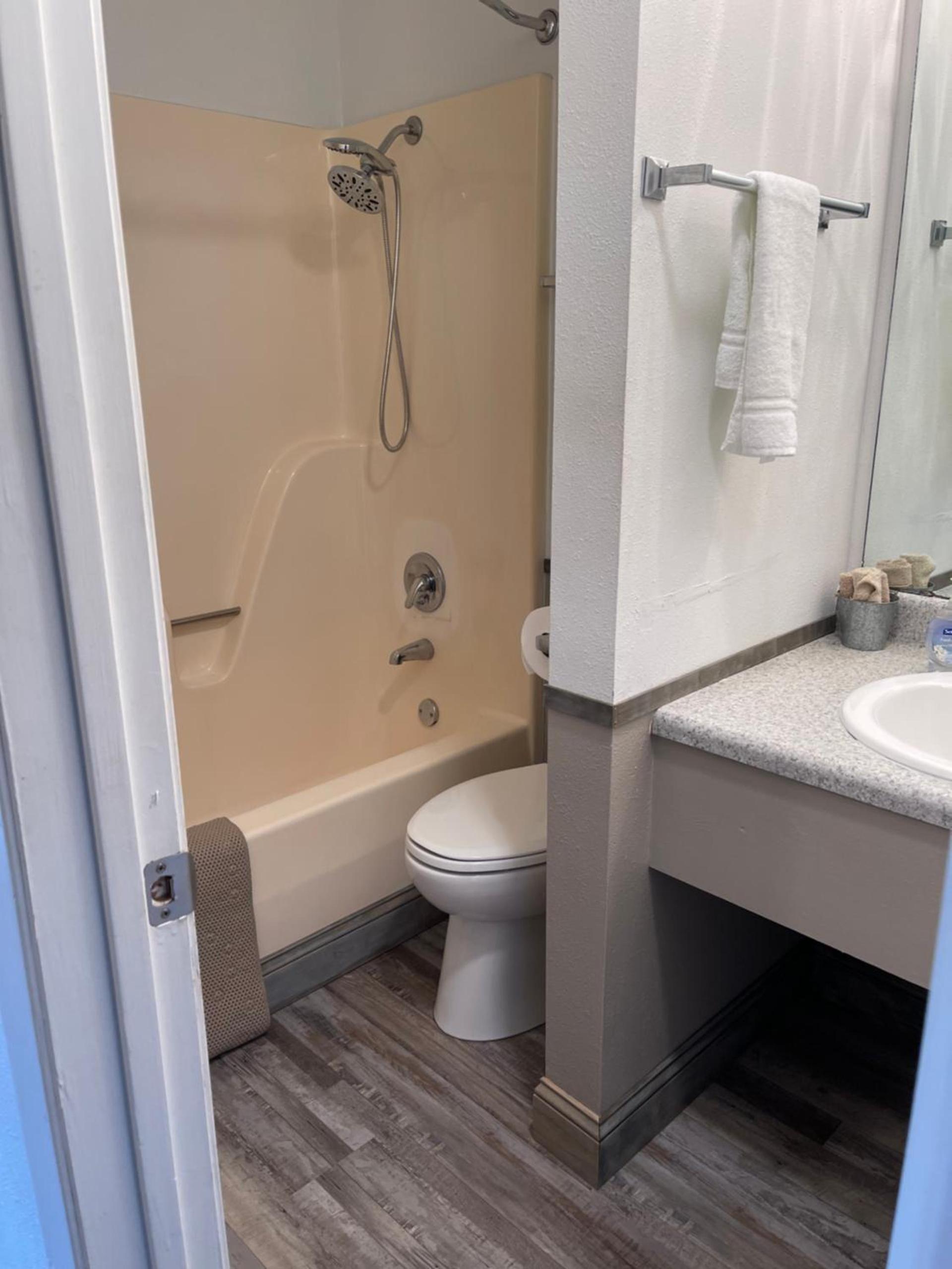 Mountain View Guest Motel photo 60