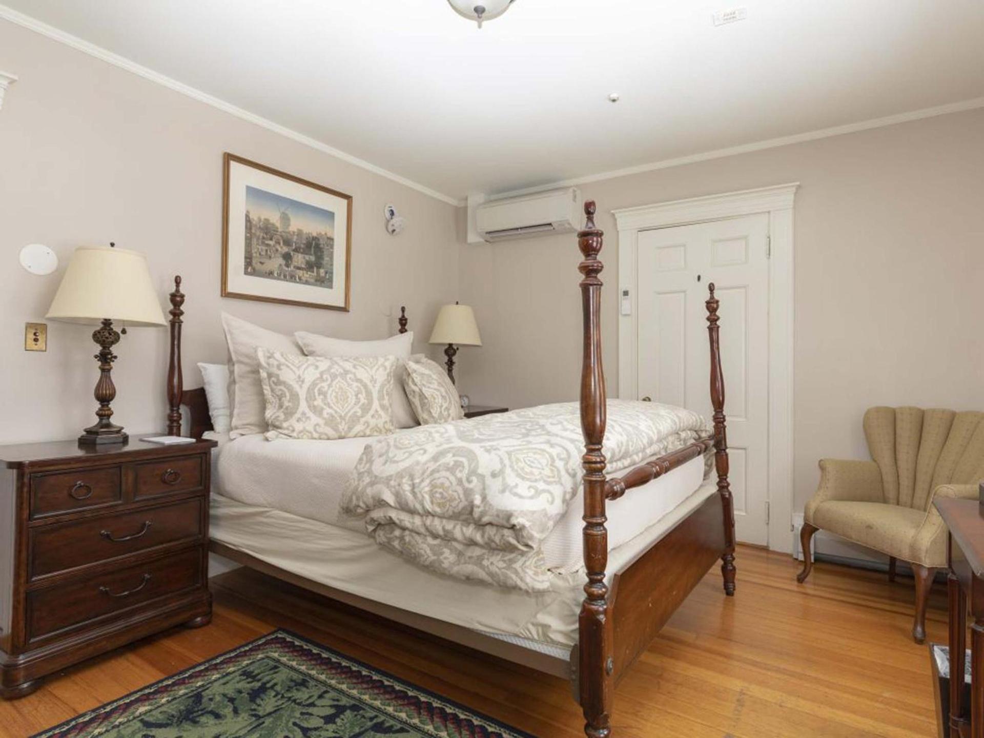 The White House Inn photo 13
