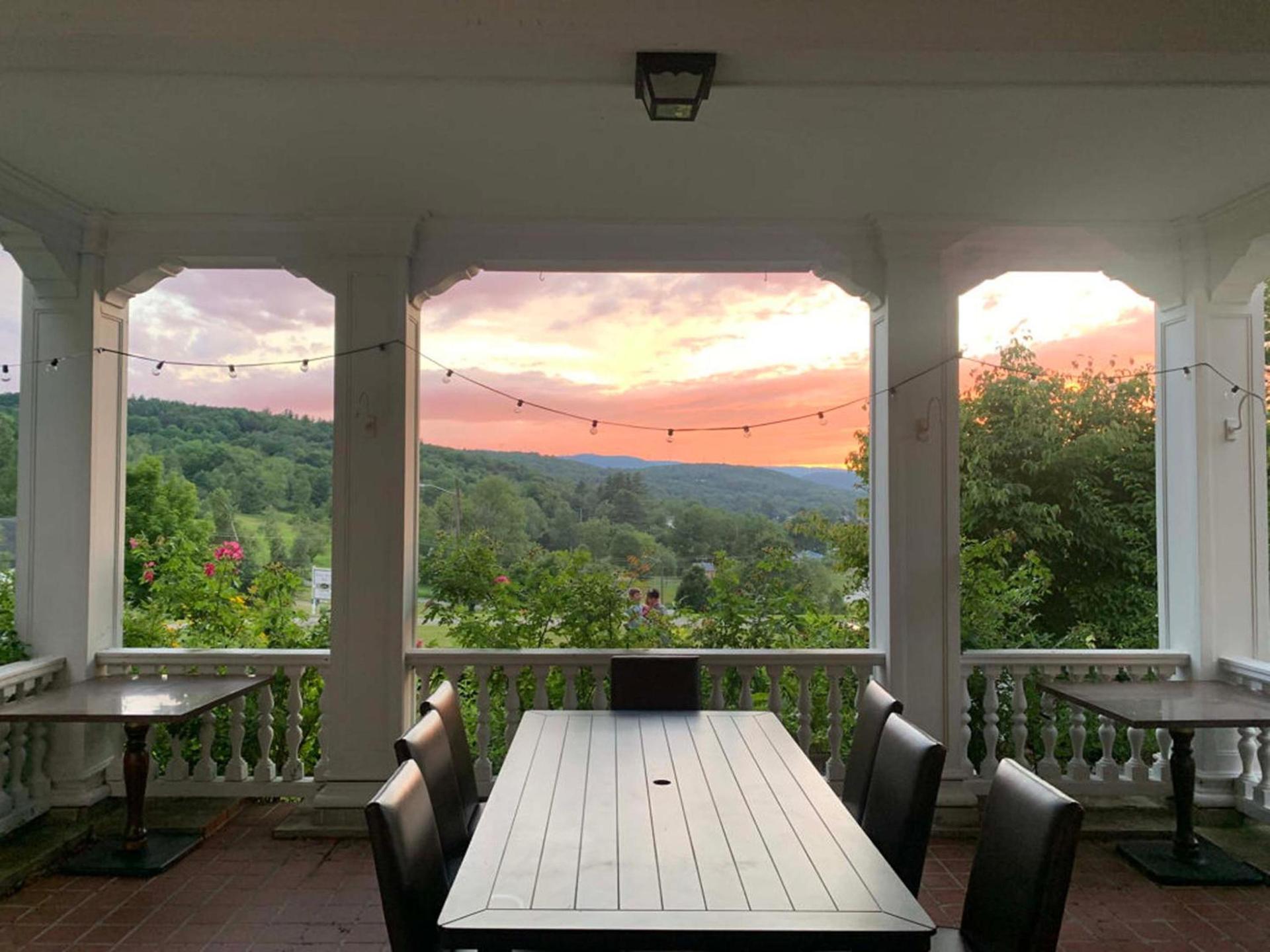 The White House Inn photo 39
