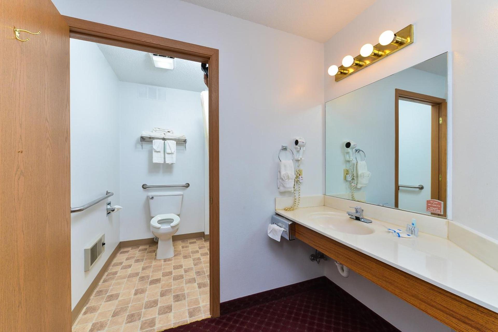 Travelodge by Wyndham Spearfish photo 13