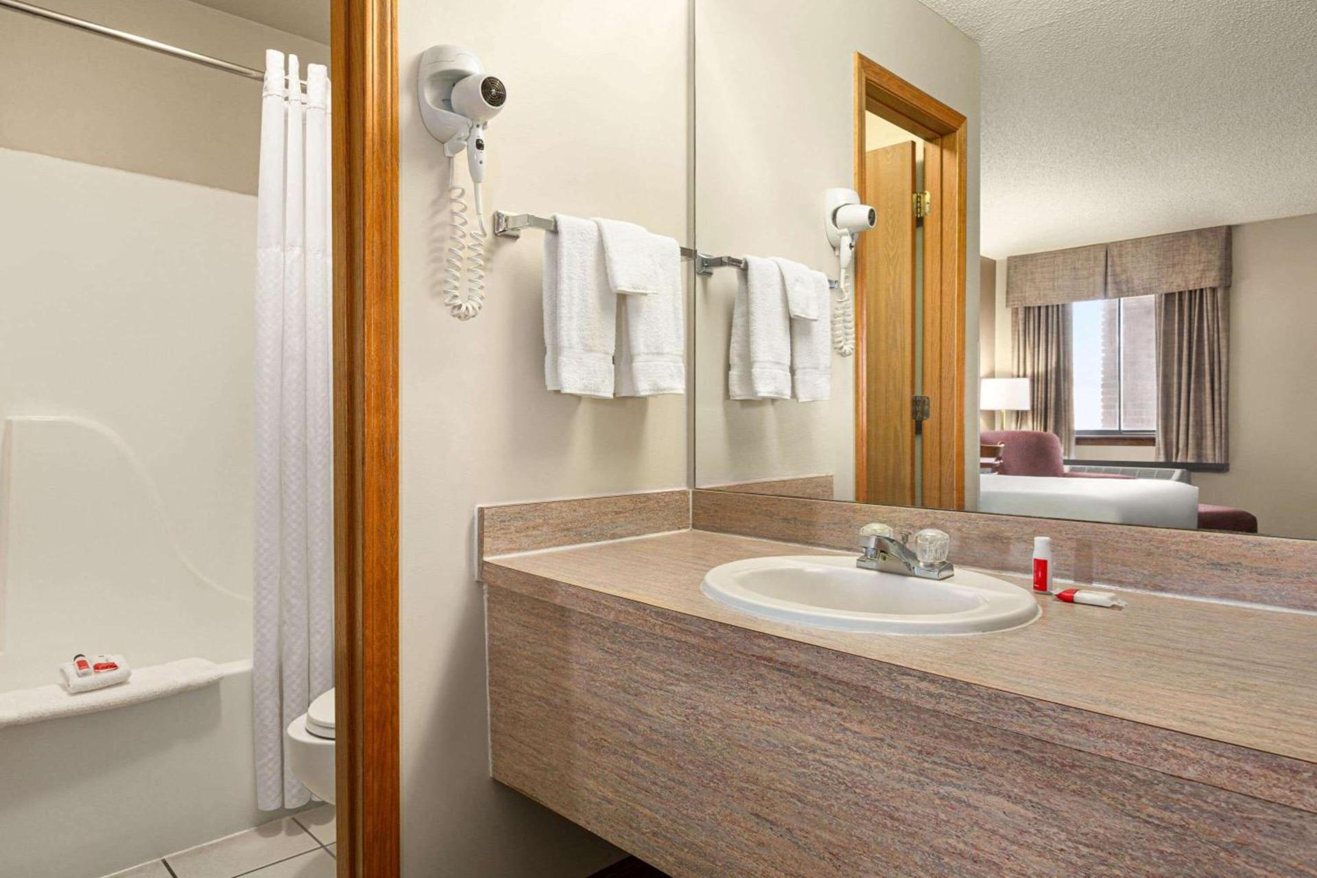 Travelodge by Wyndham Wellington photo 3