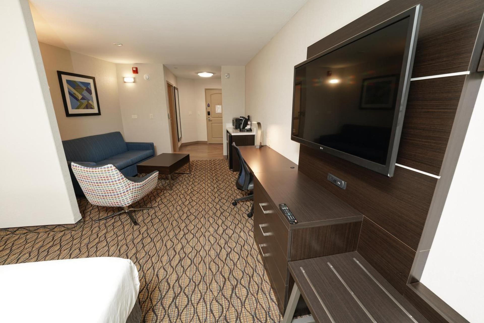 Holiday Inn Express and Suites Springfield Medical District by IHG photo 26