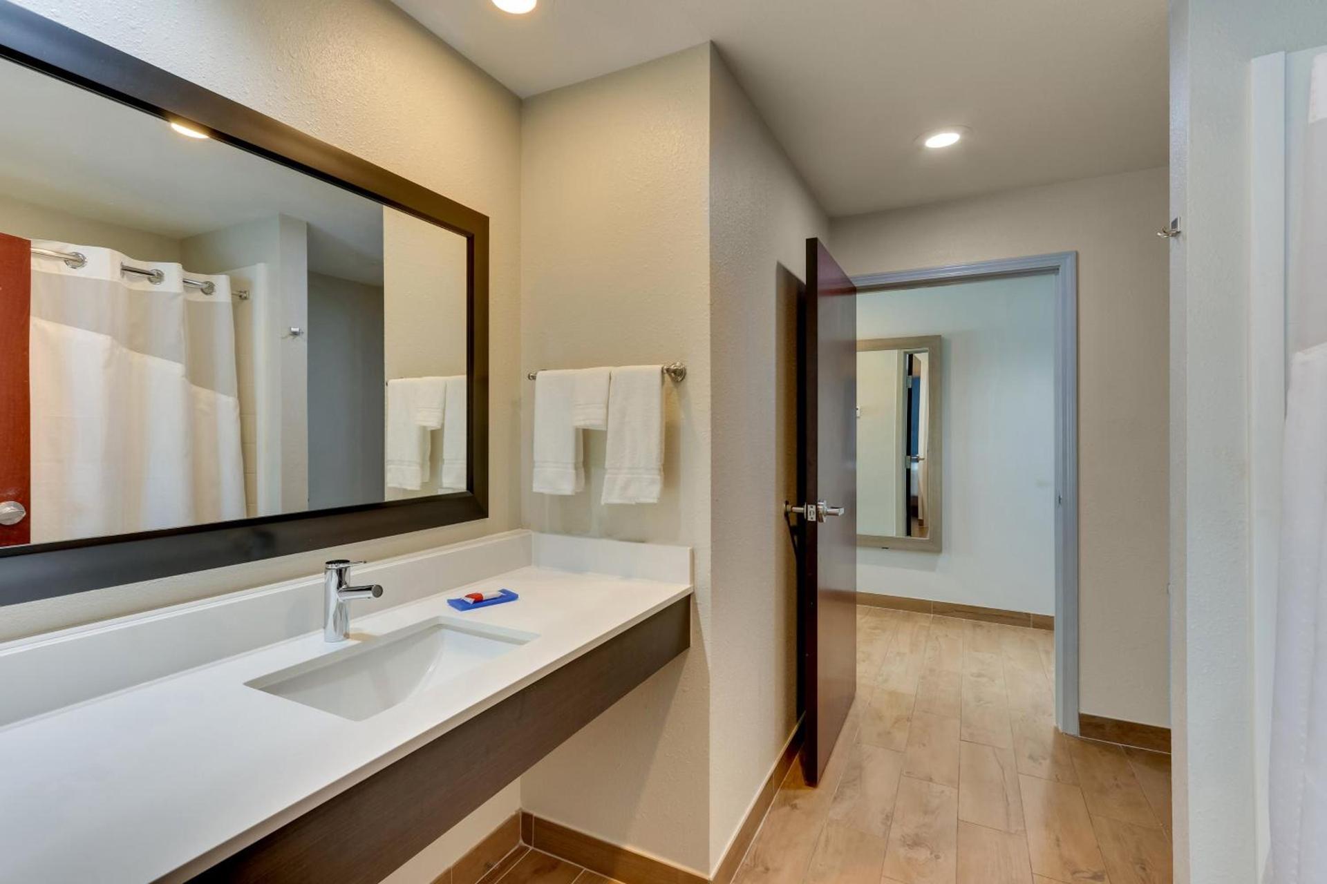 Holiday Inn Express & Suites - Ardmore by IHG photo 57