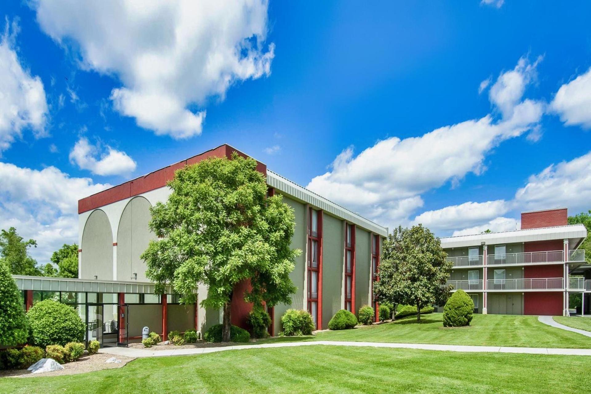 Days Inn & Suites by Wyndham Johnson City photo 15