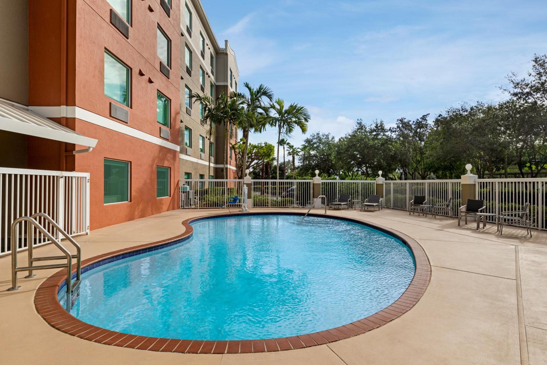 Holiday Inn Express & Suites Pembroke Pines-Sheridan St by IHG photo 24
