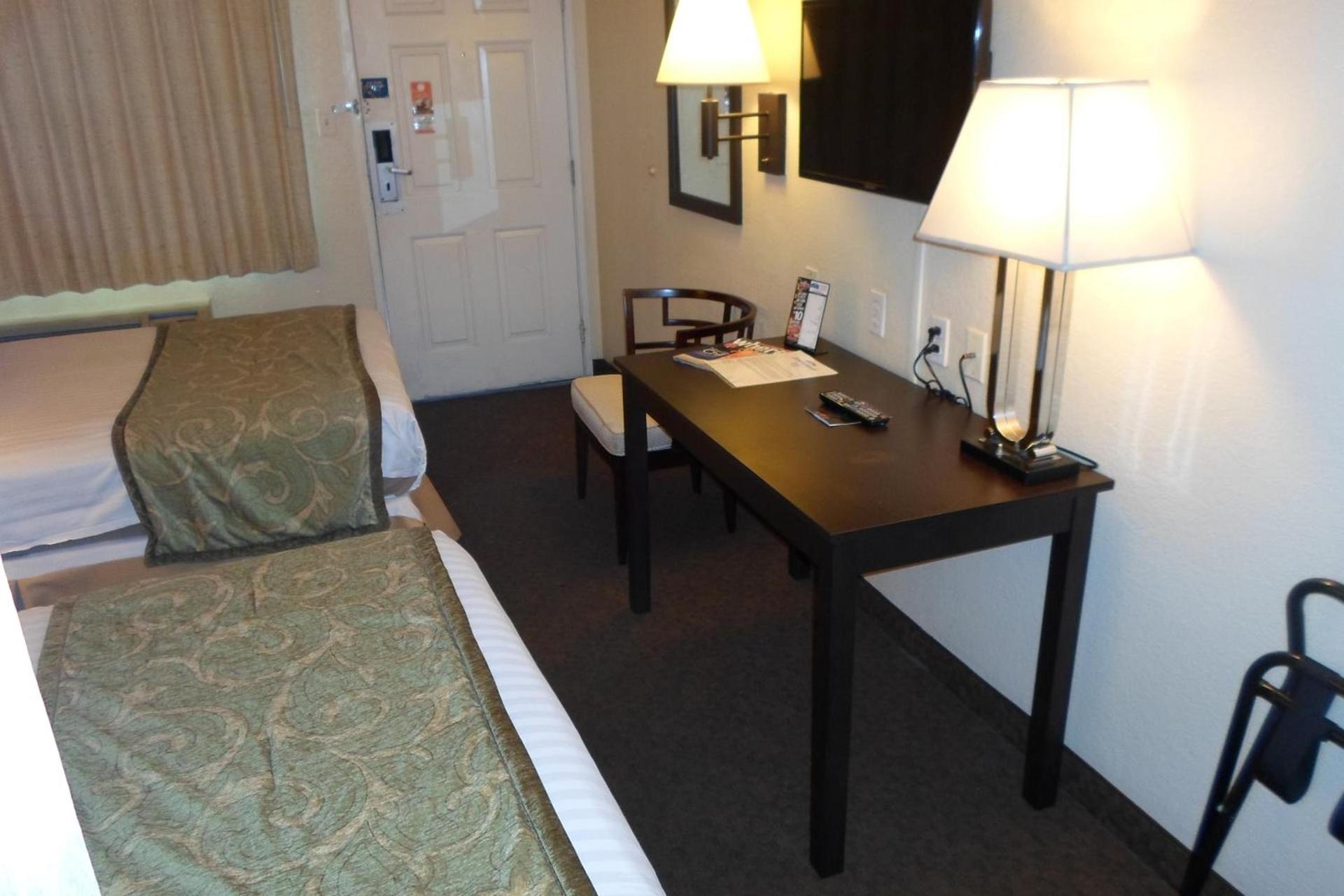 Motel 6 Las Vegas, NV - Strip photo 5