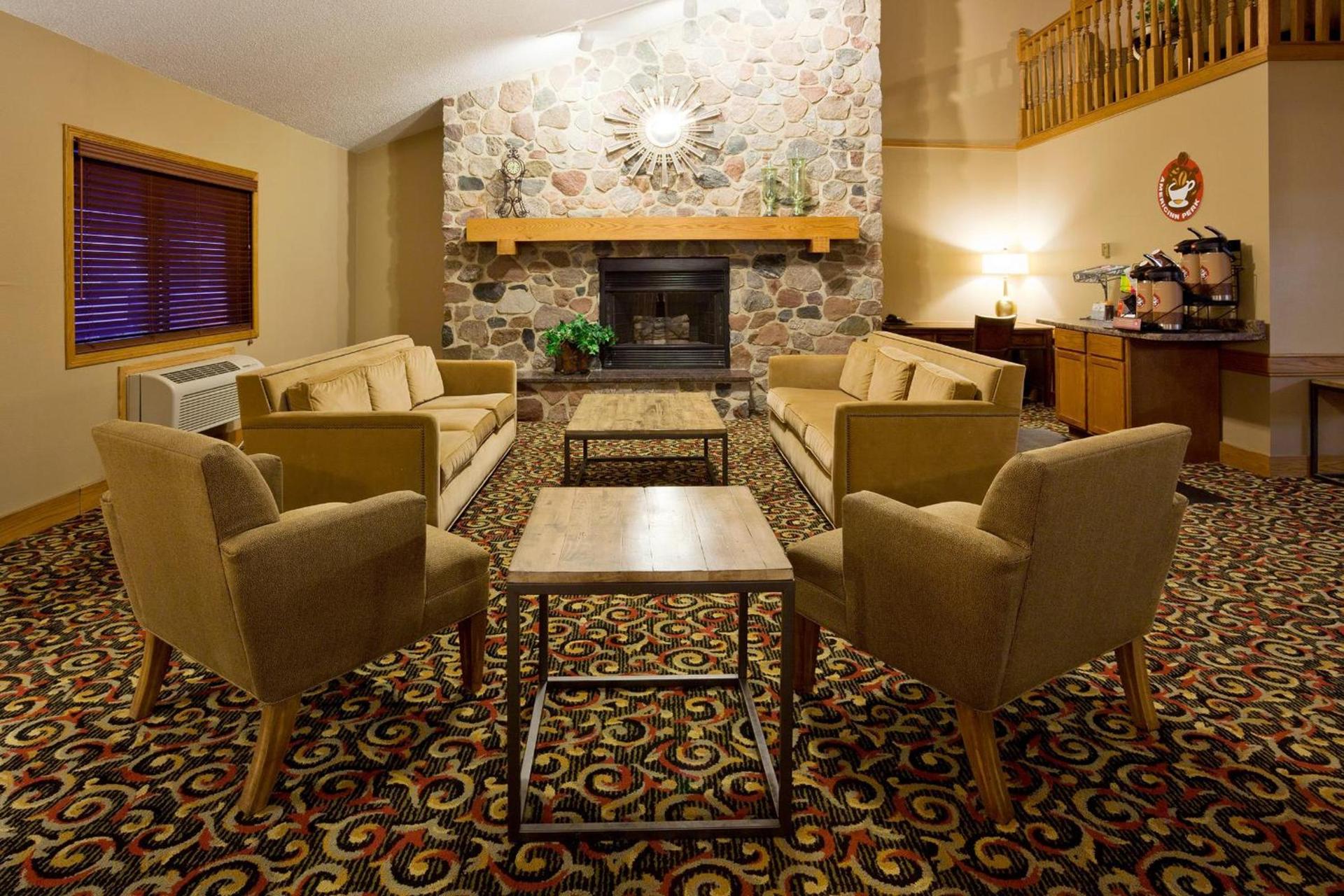 AmericInn by Wyndham Blue Earth photo 9