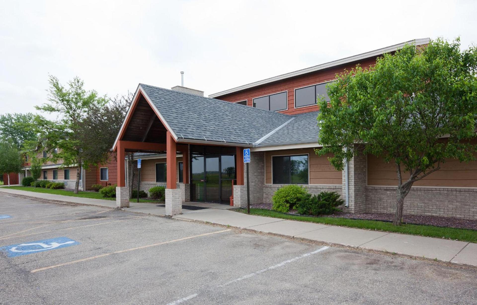AmericInn by Wyndham Blue Earth photo 8