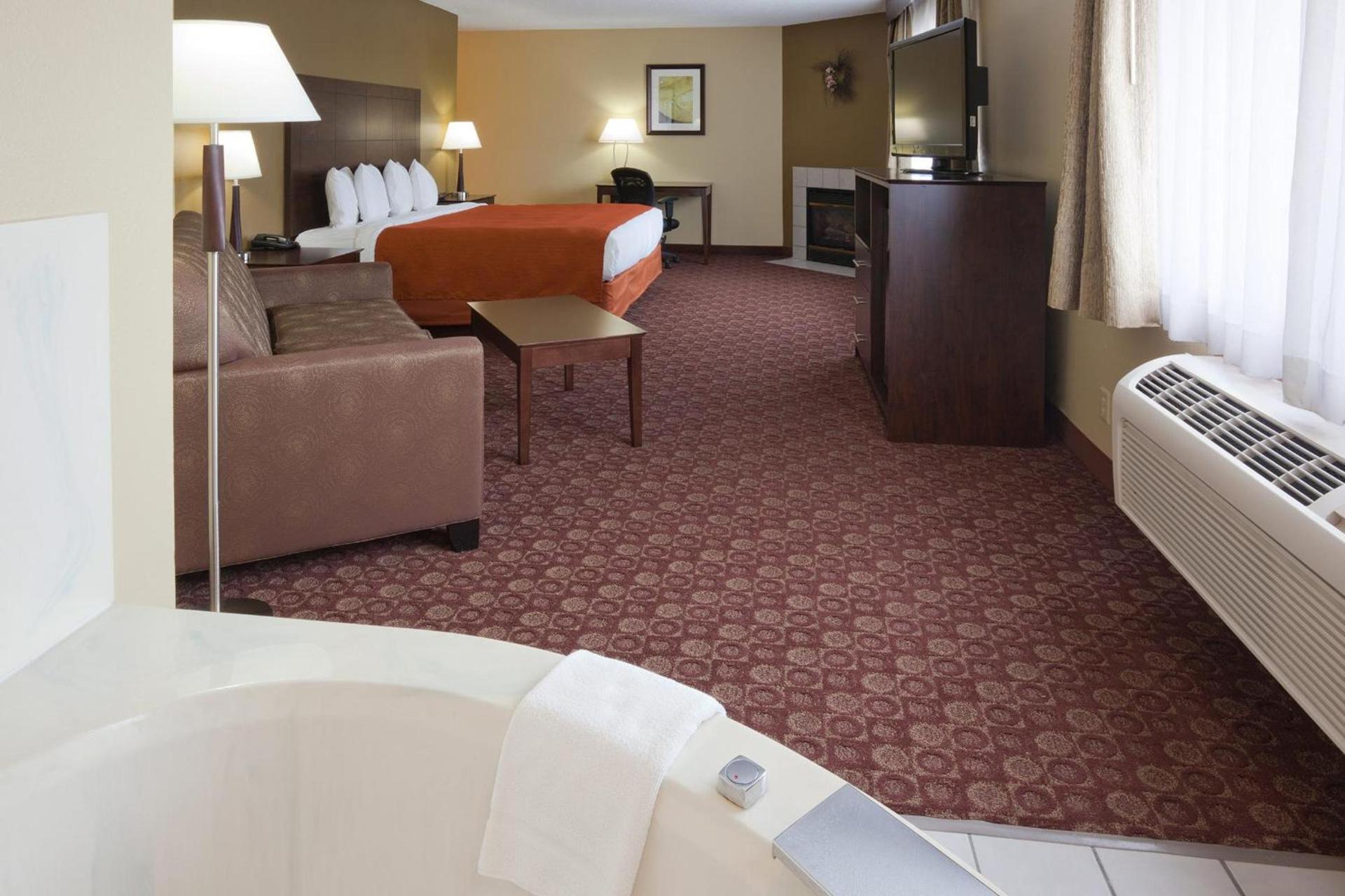 AmericInn by Wyndham Blue Earth photo 3