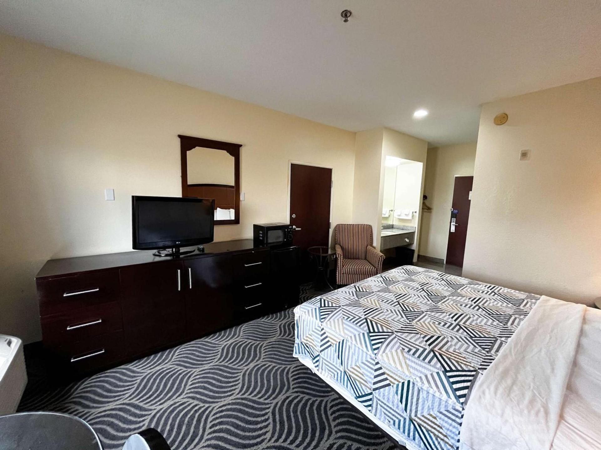 Executive Inn & Suites Breaux Bridge, LA photo 6