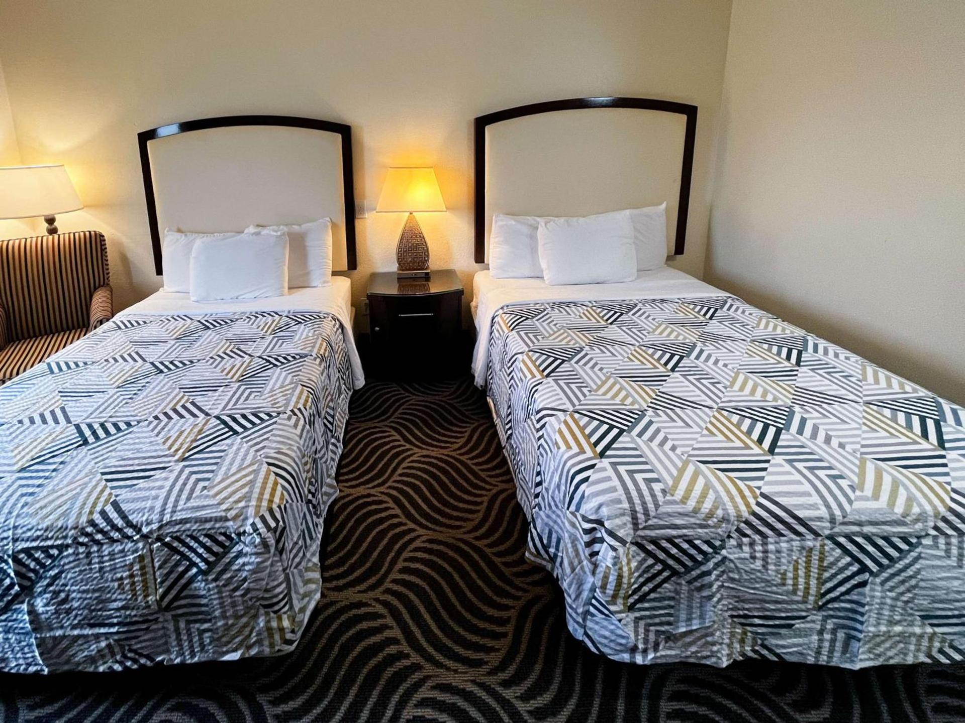 Executive Inn & Suites Breaux Bridge, LA photo 3