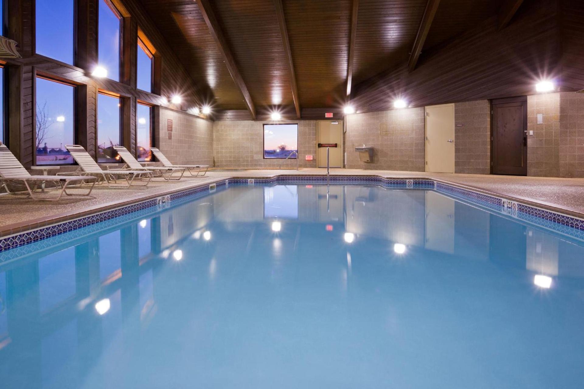 AmericInn by Wyndham Blue Earth photo 15