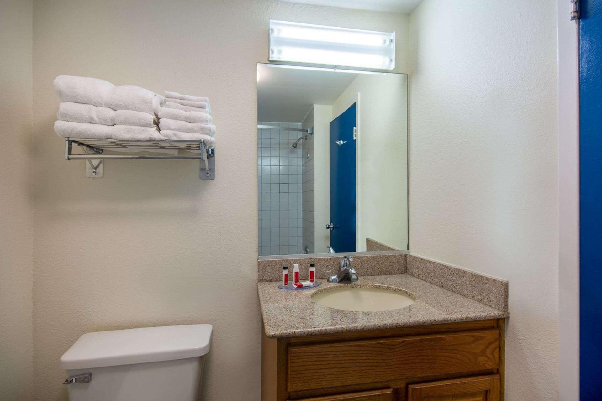 Travelodge by Wyndham Outer Banks/Kill Devil Hills photo 23